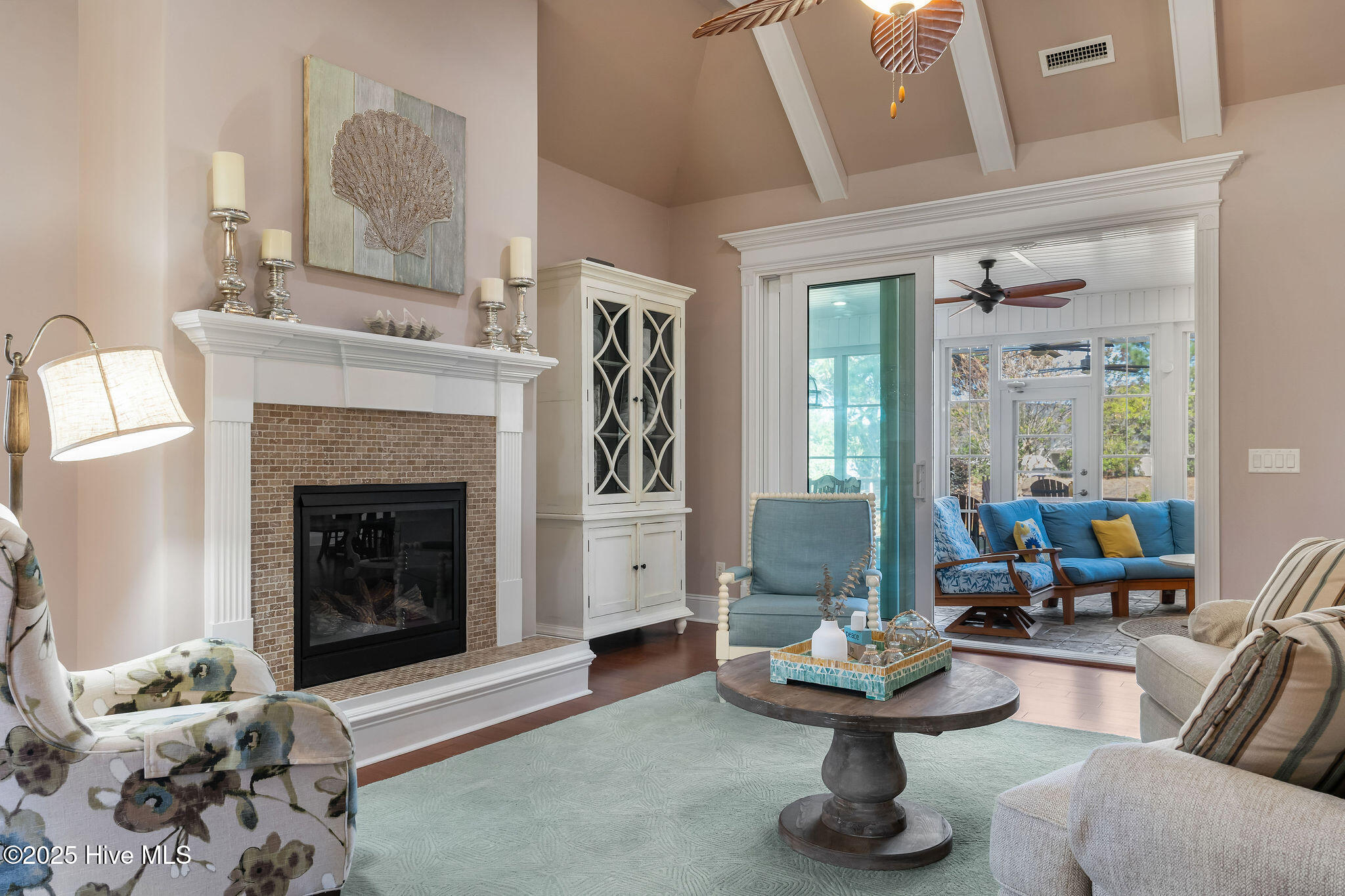 100541913 | Photo 38