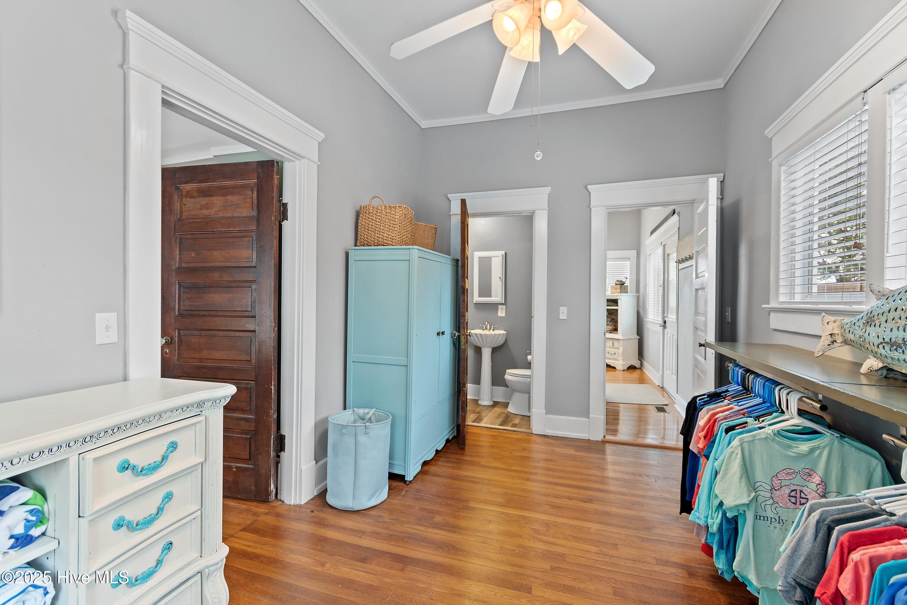 100544139 | Photo 36