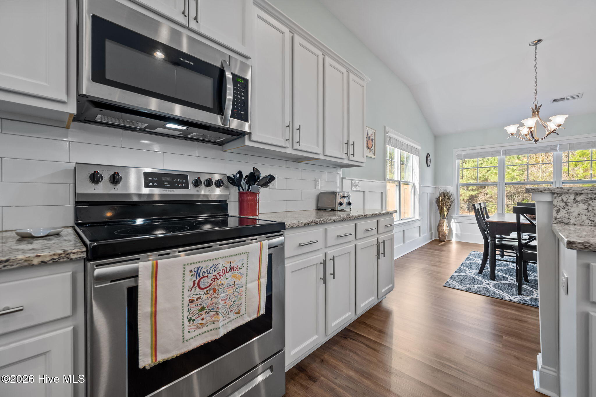 100564027 | Photo 12