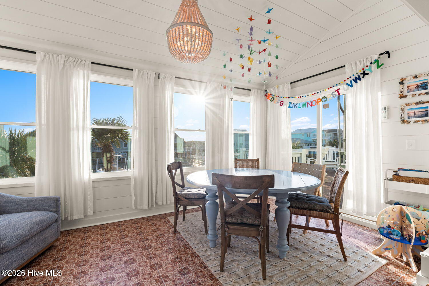 100569670 | Photo 13