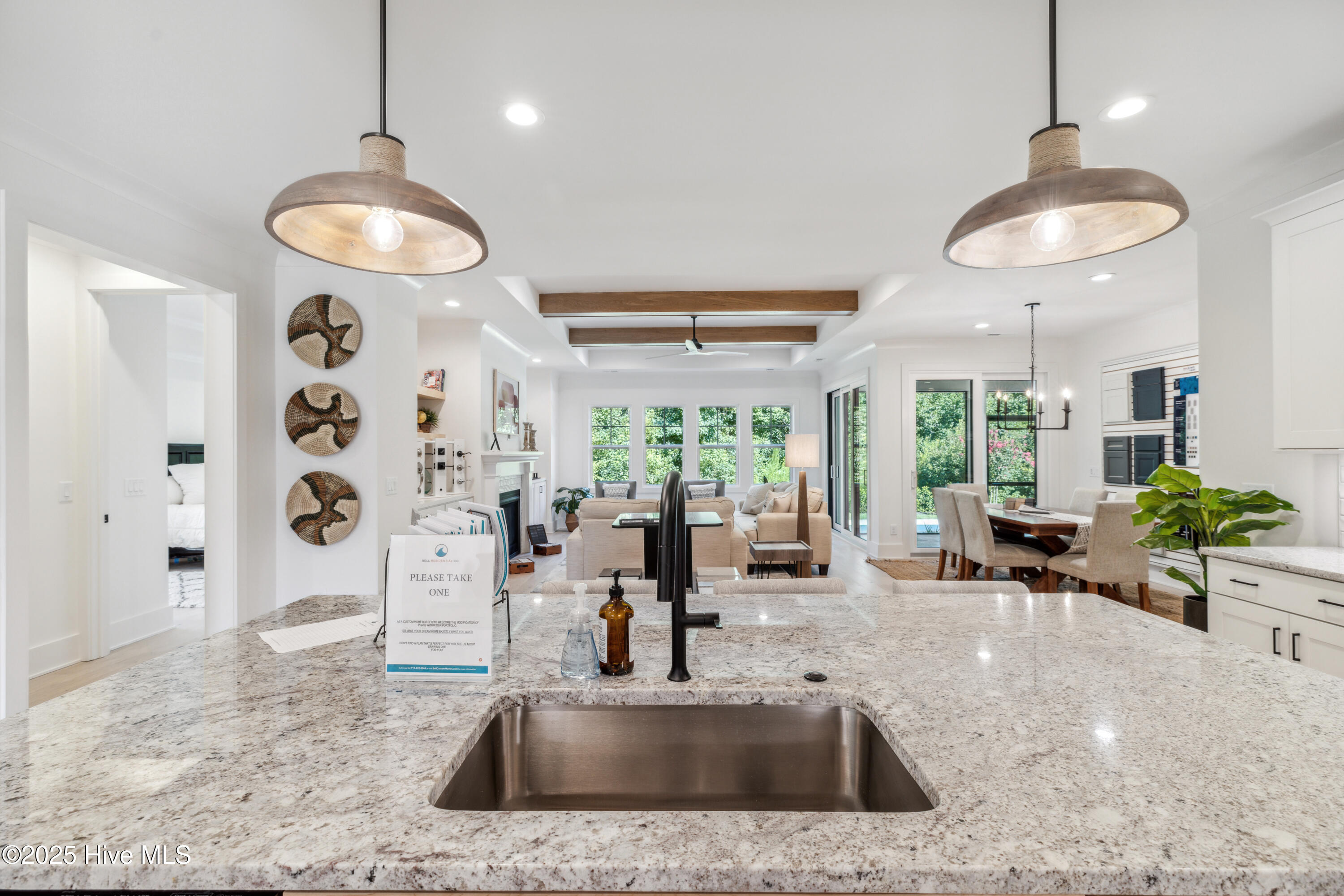 100523457 | Photo 16