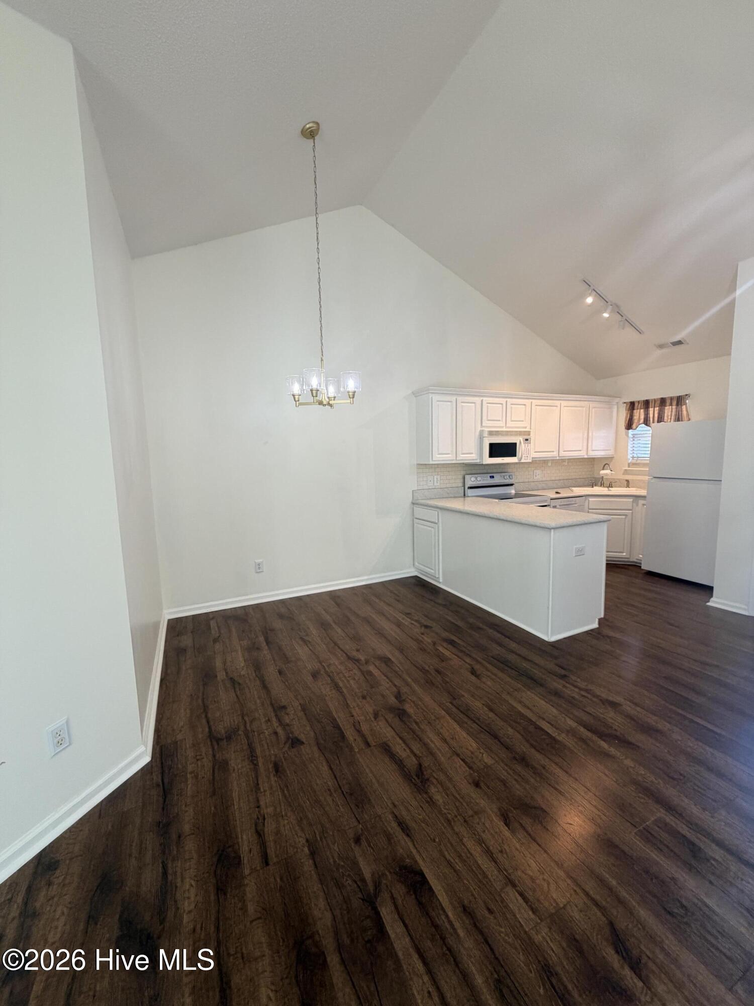 100567497 | Photo 12