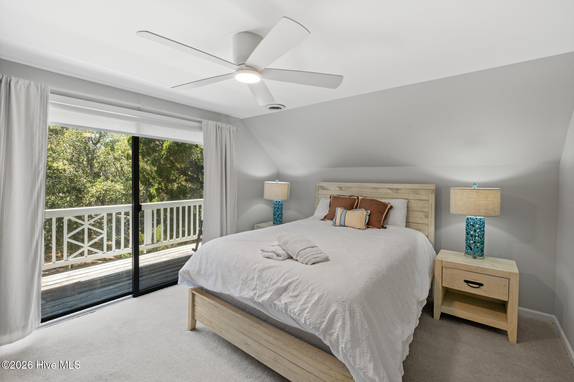 100569244 | Photo 26