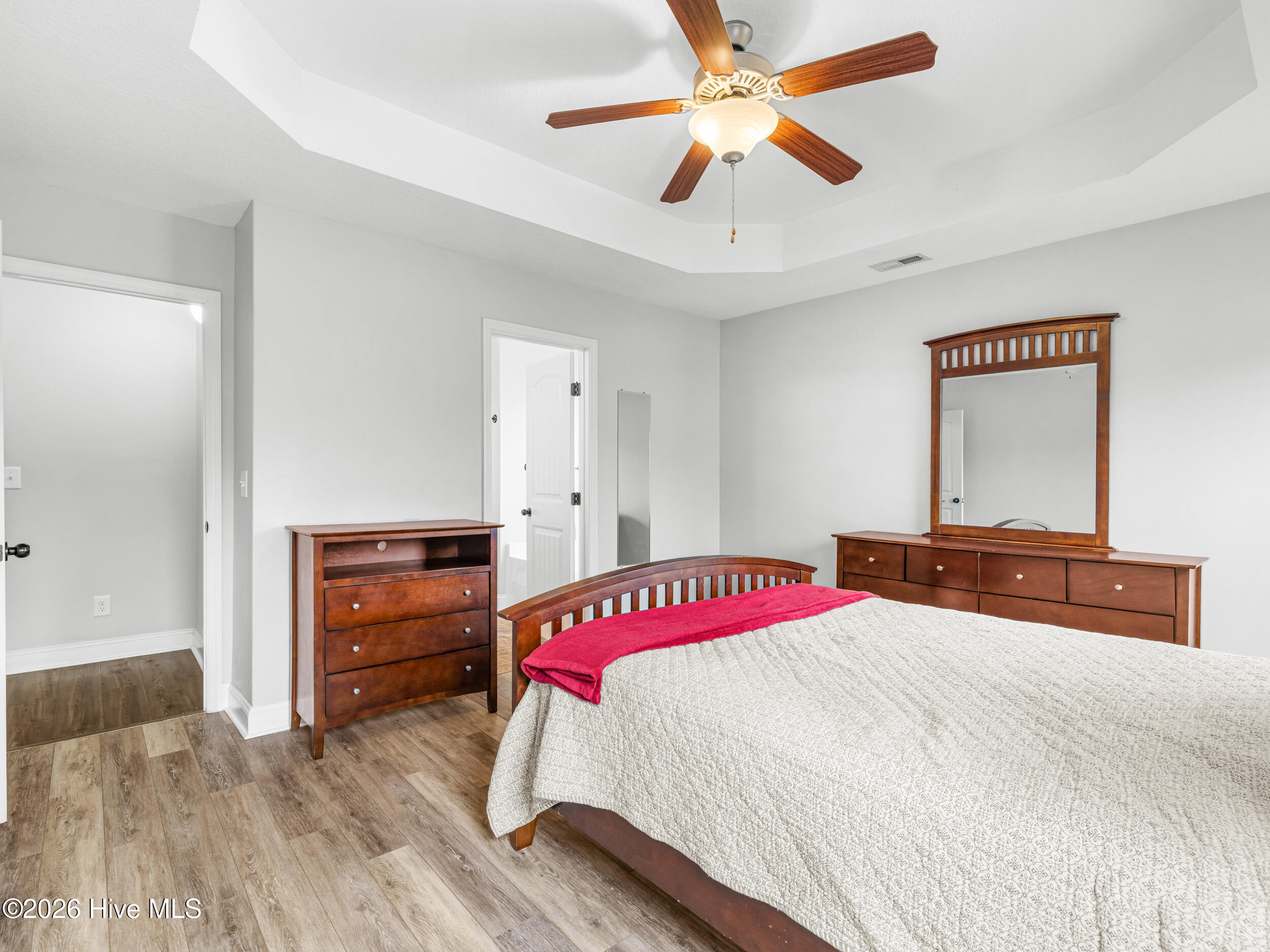 100548593 | Photo 22