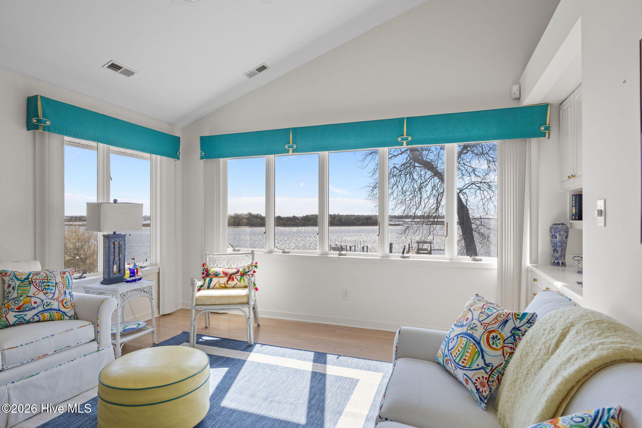 100564648 | Photo 36