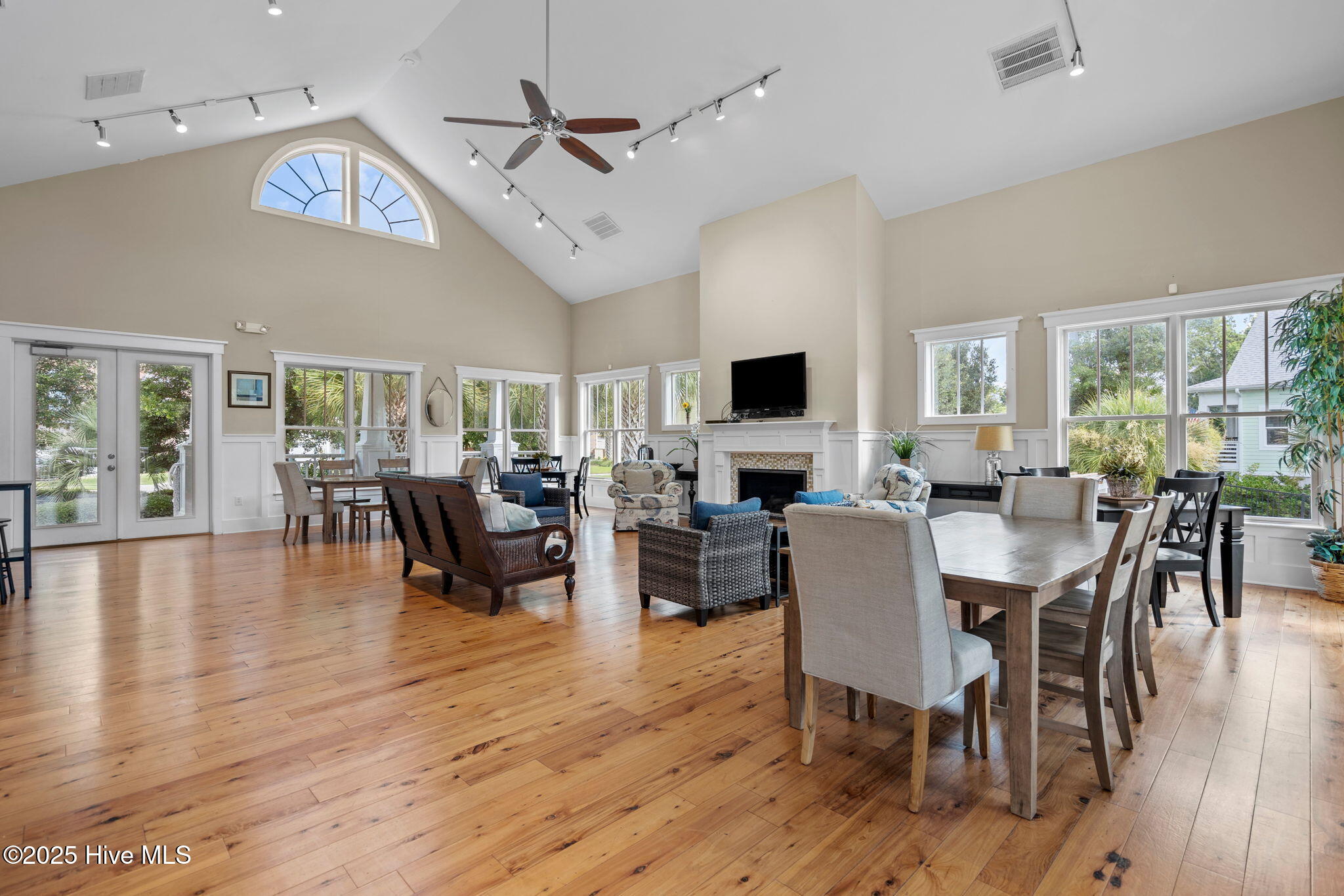 100546200 | Photo 59