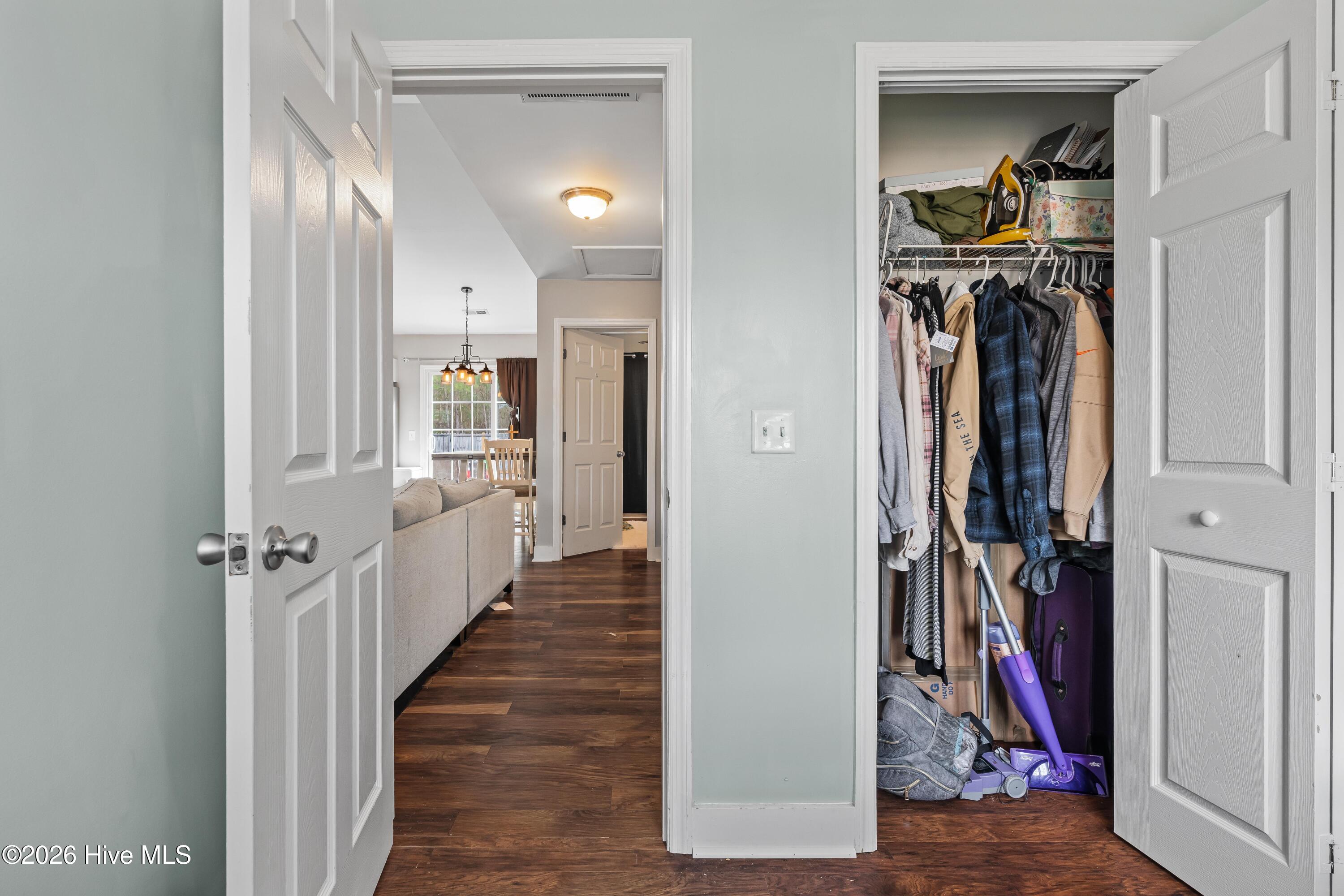 100560404 | Photo 12