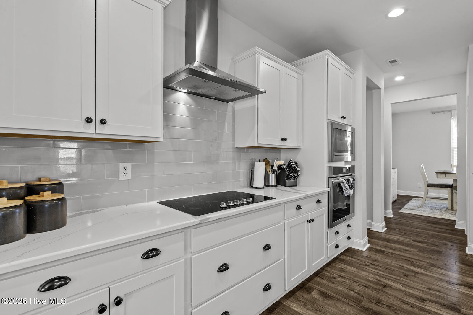 100561463 | Photo 18