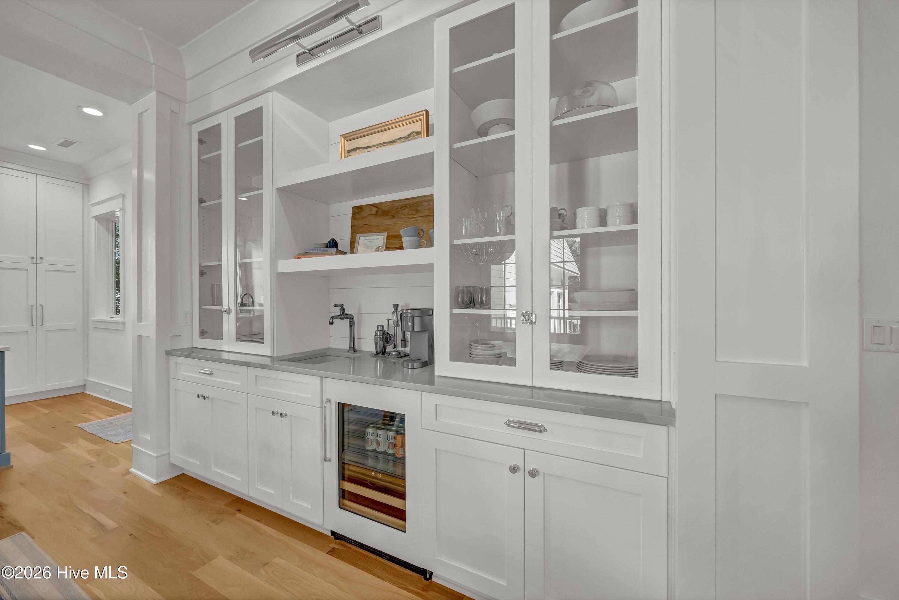 100567930 | Photo 14