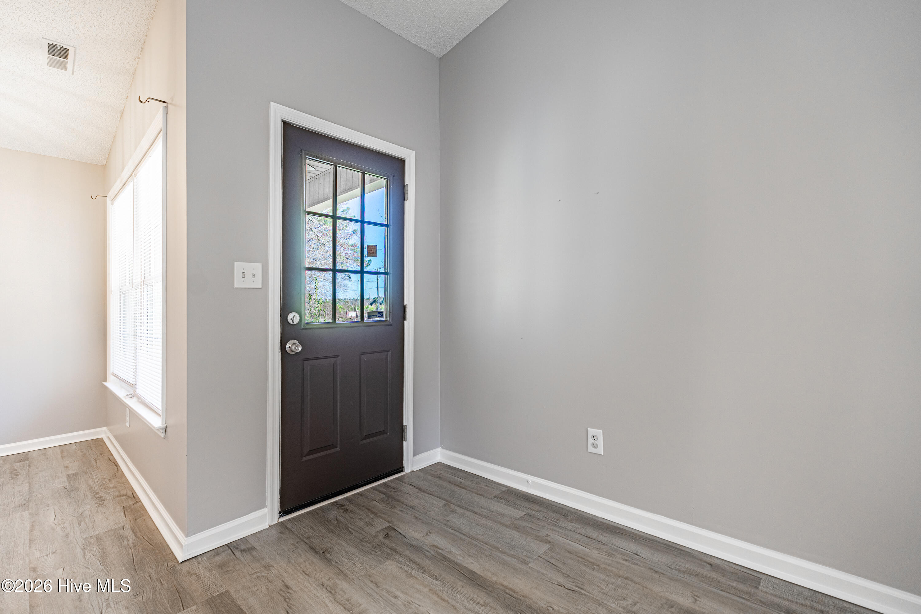 100557378 | Photo 47