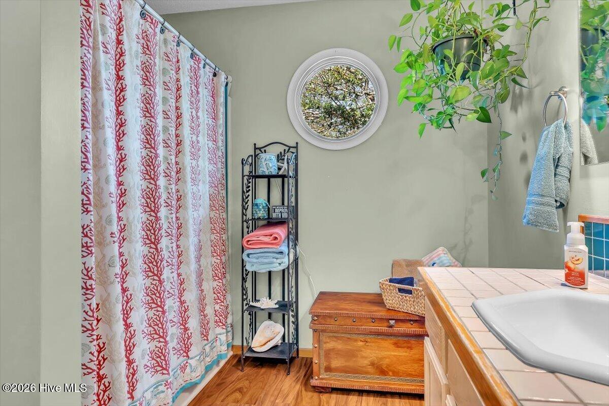 100561735 | Photo 29