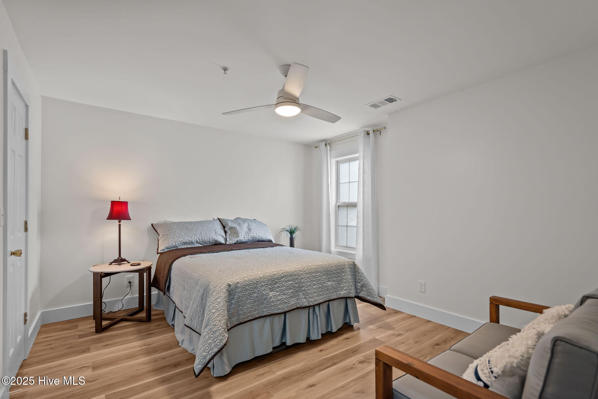 100543916 | Photo 32