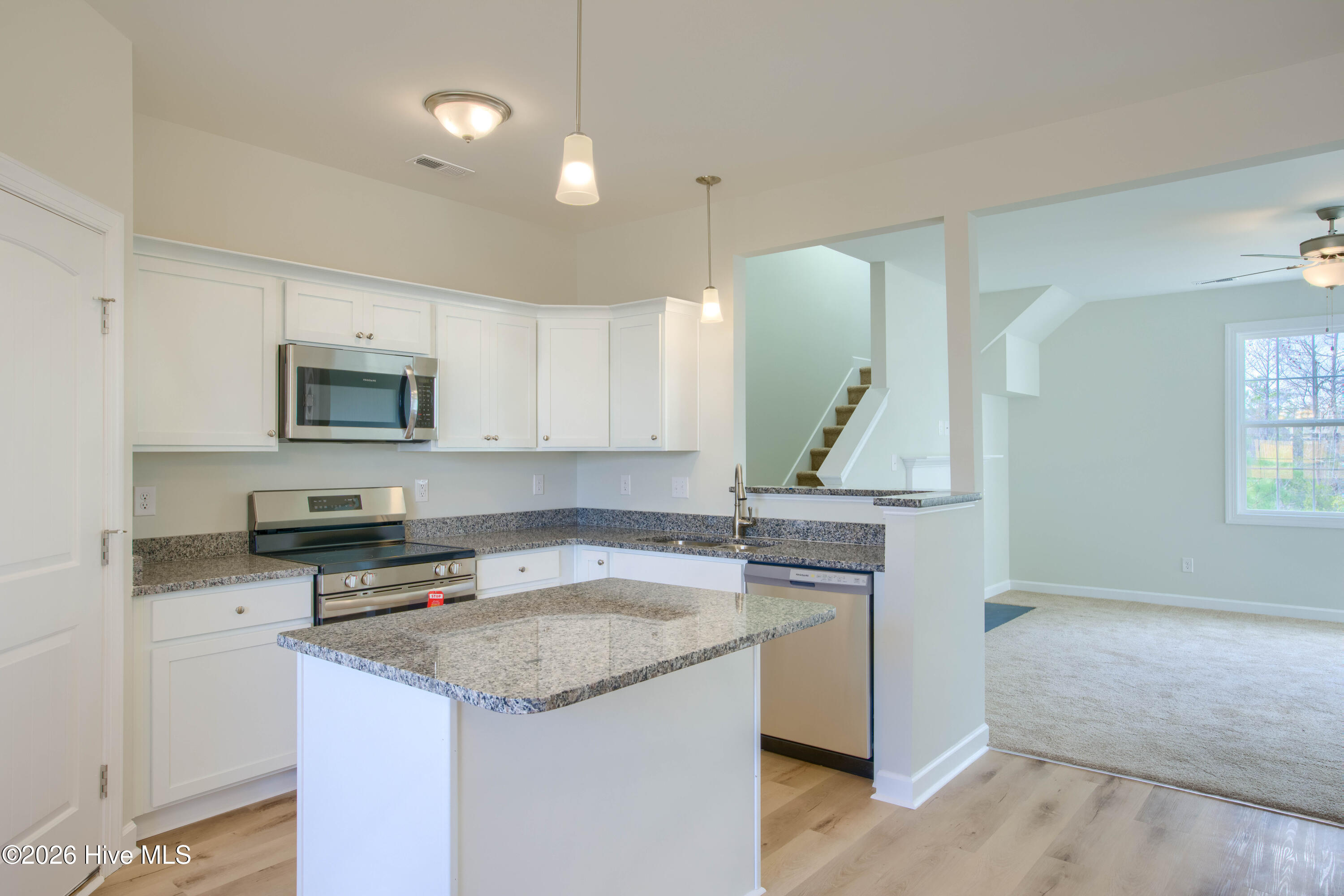 100526870 | Photo 28