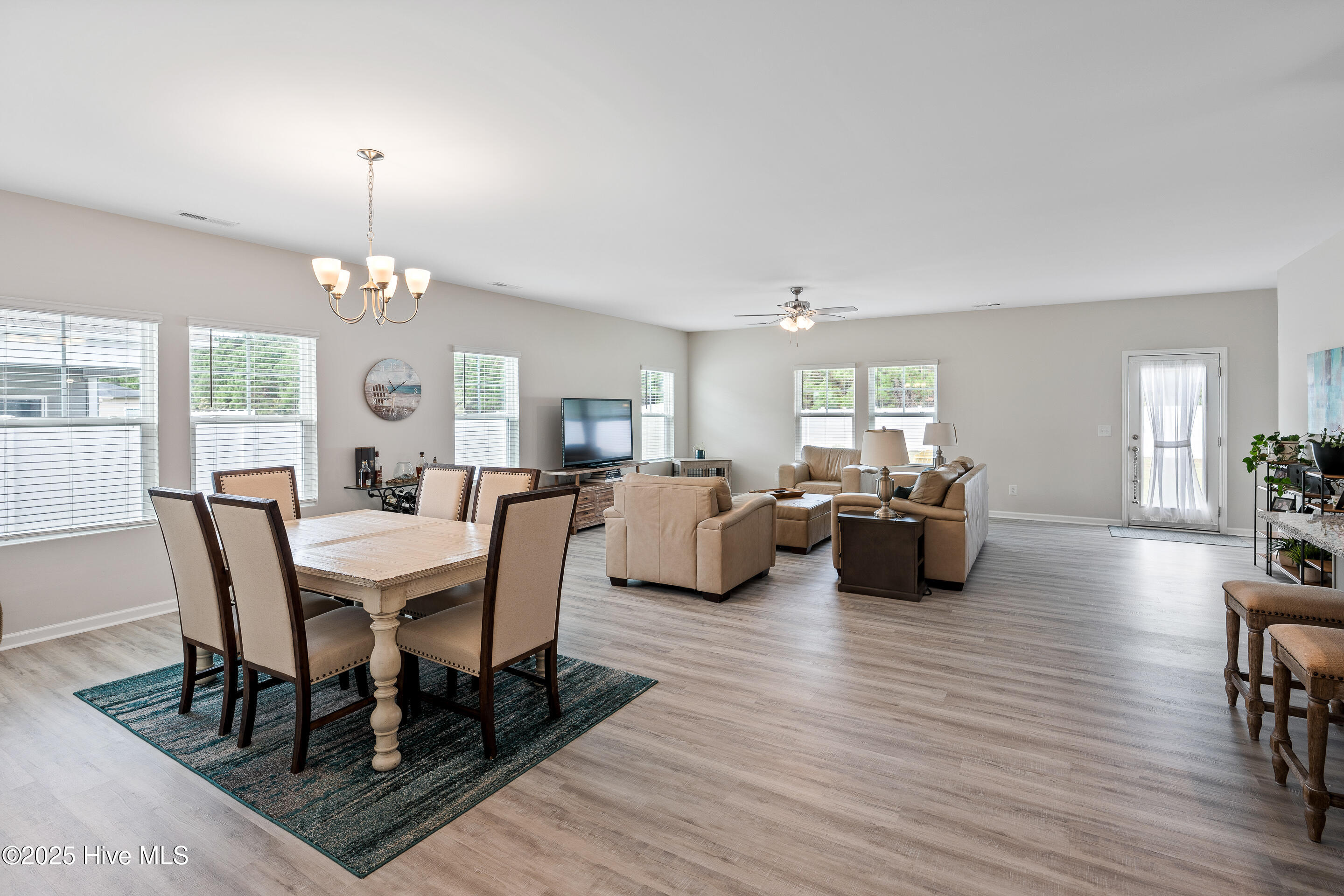 100535535 | Photo 13