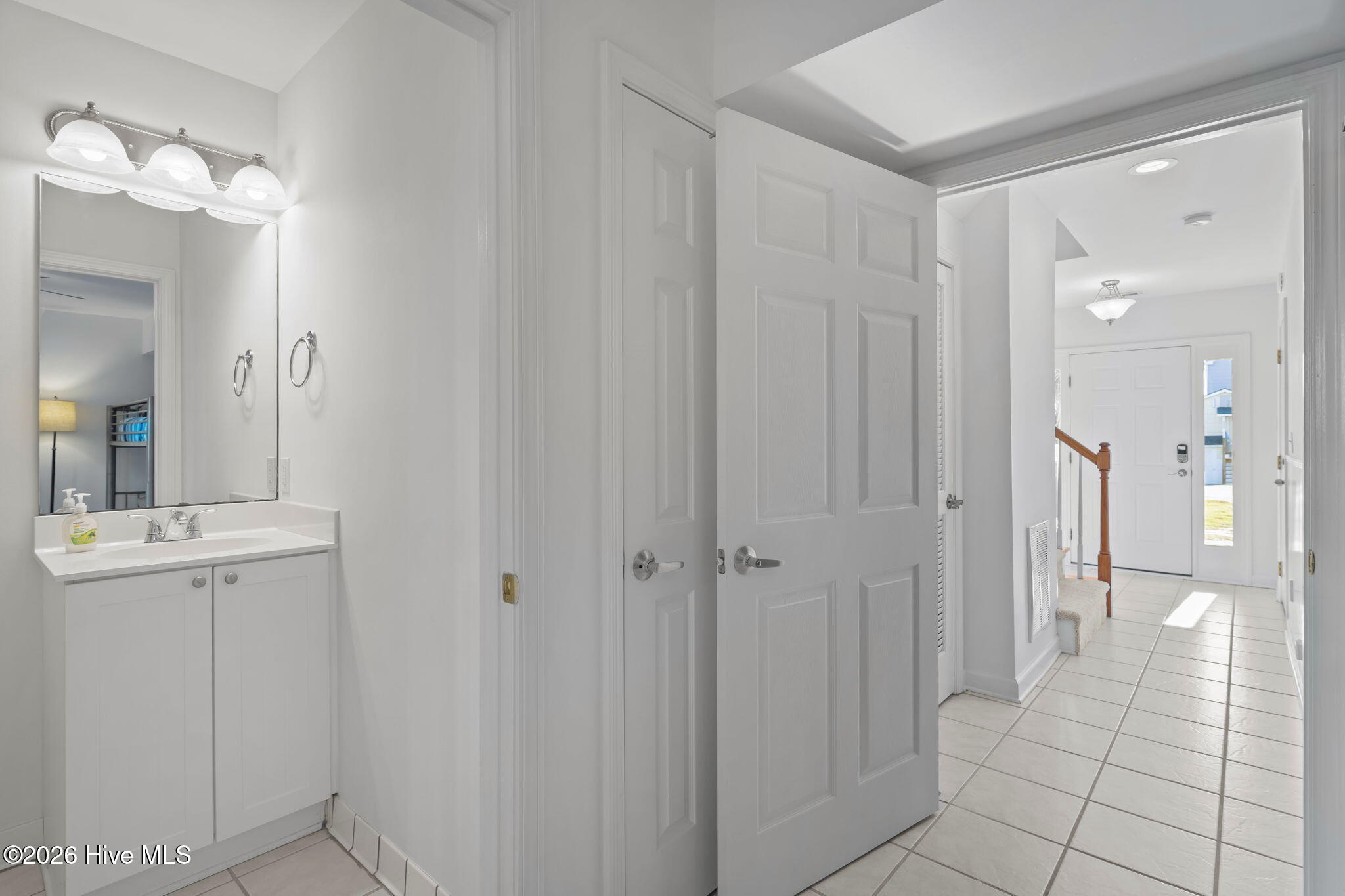 100563044 | Photo 11