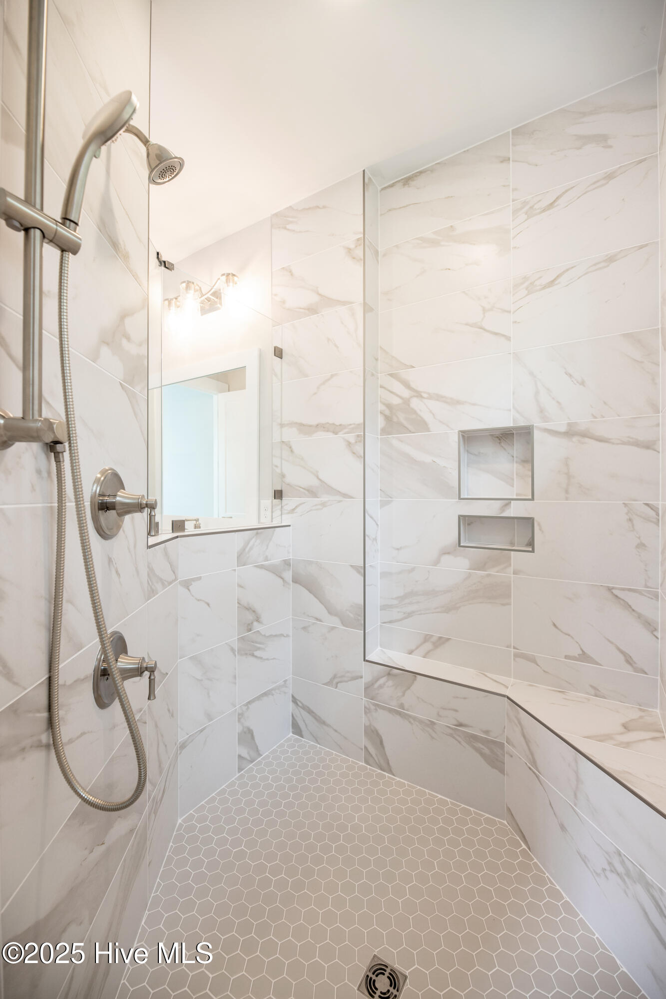 100521268 | Photo 18