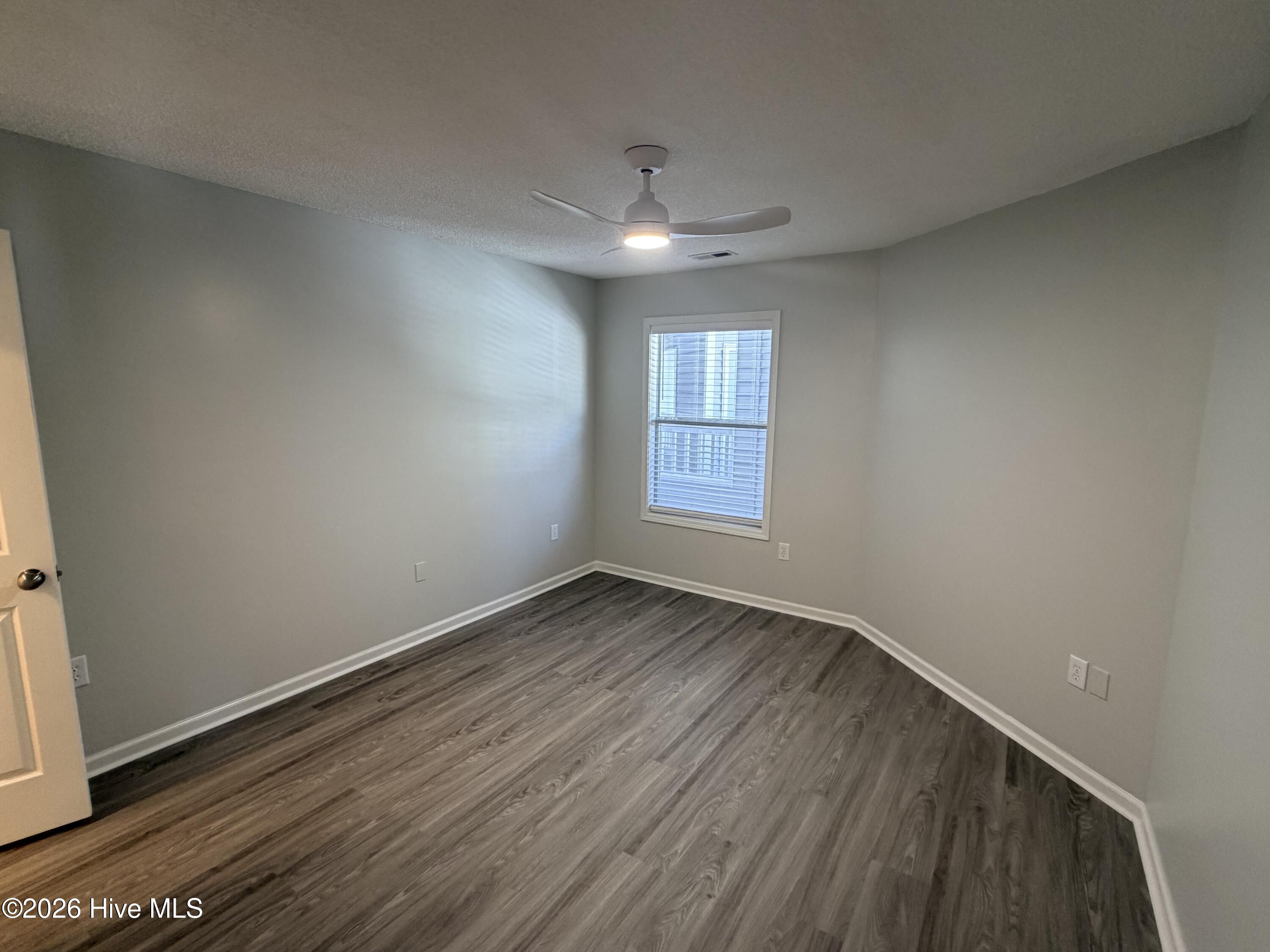 100552698 | Photo 16