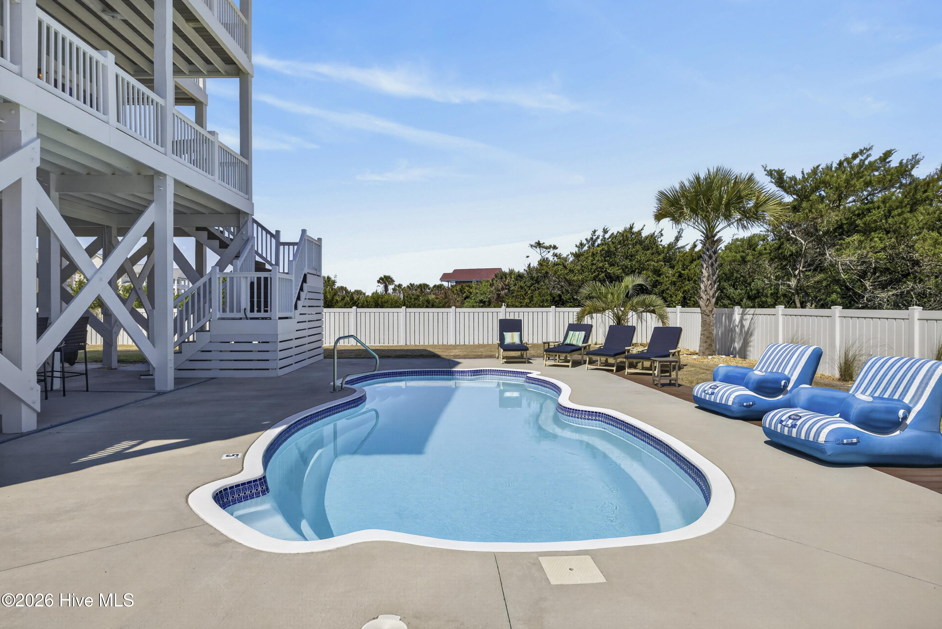 100568247 | Photo 62