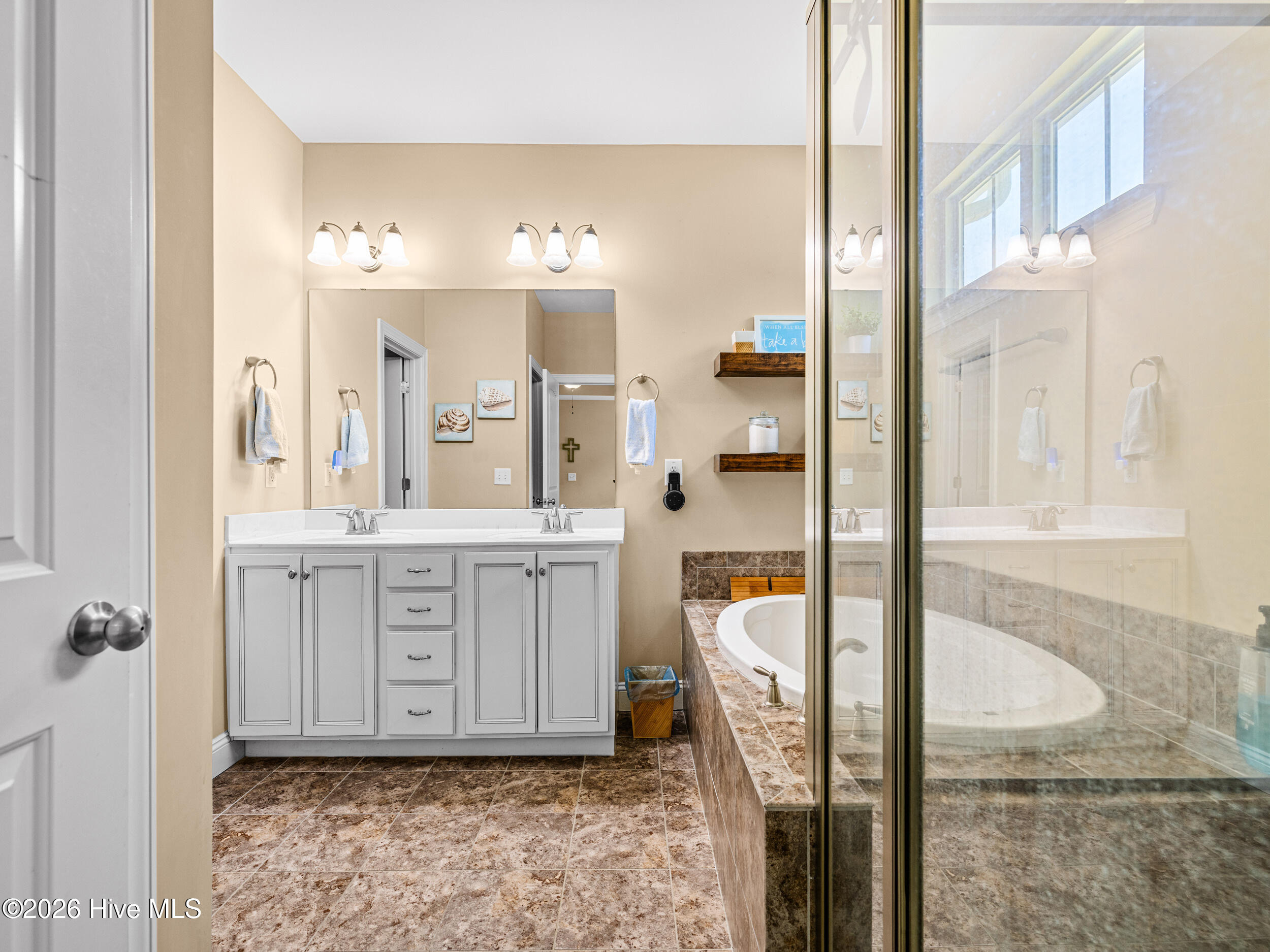 100562428 | Photo 39