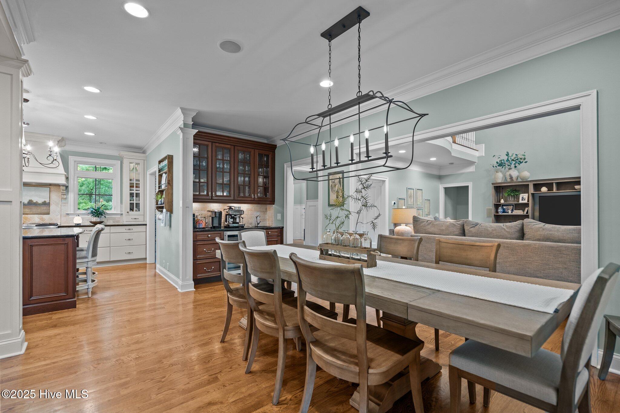 100565962 | Photo 42