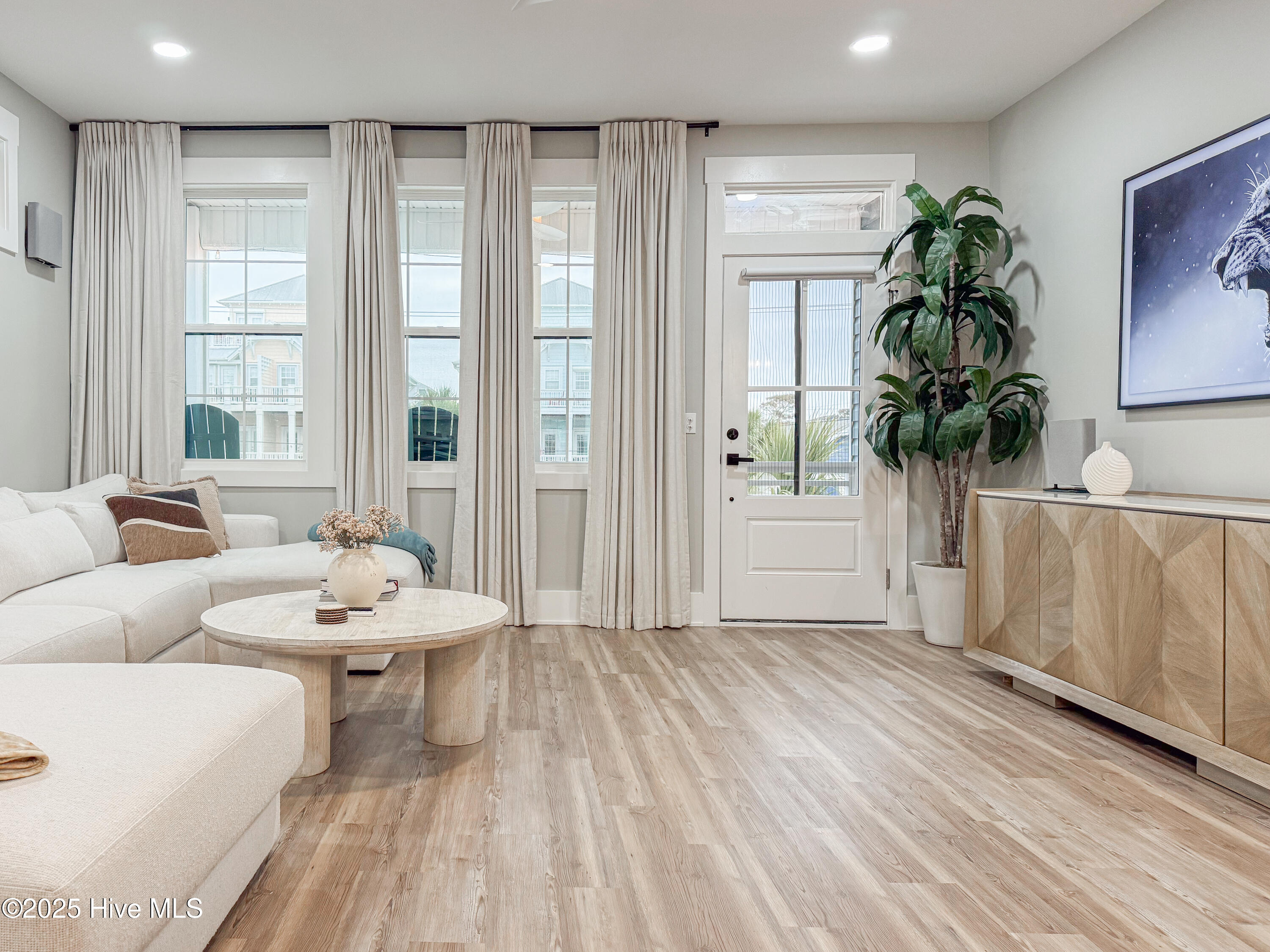 100537870 | Photo 28