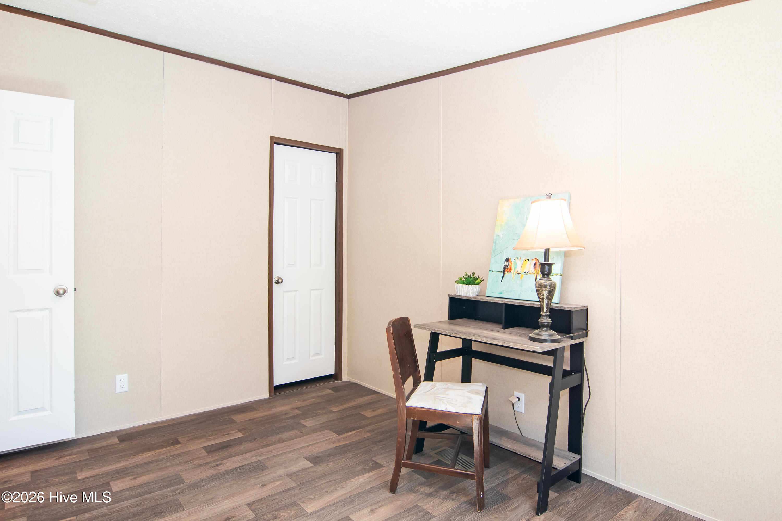 100563210 | Photo 24