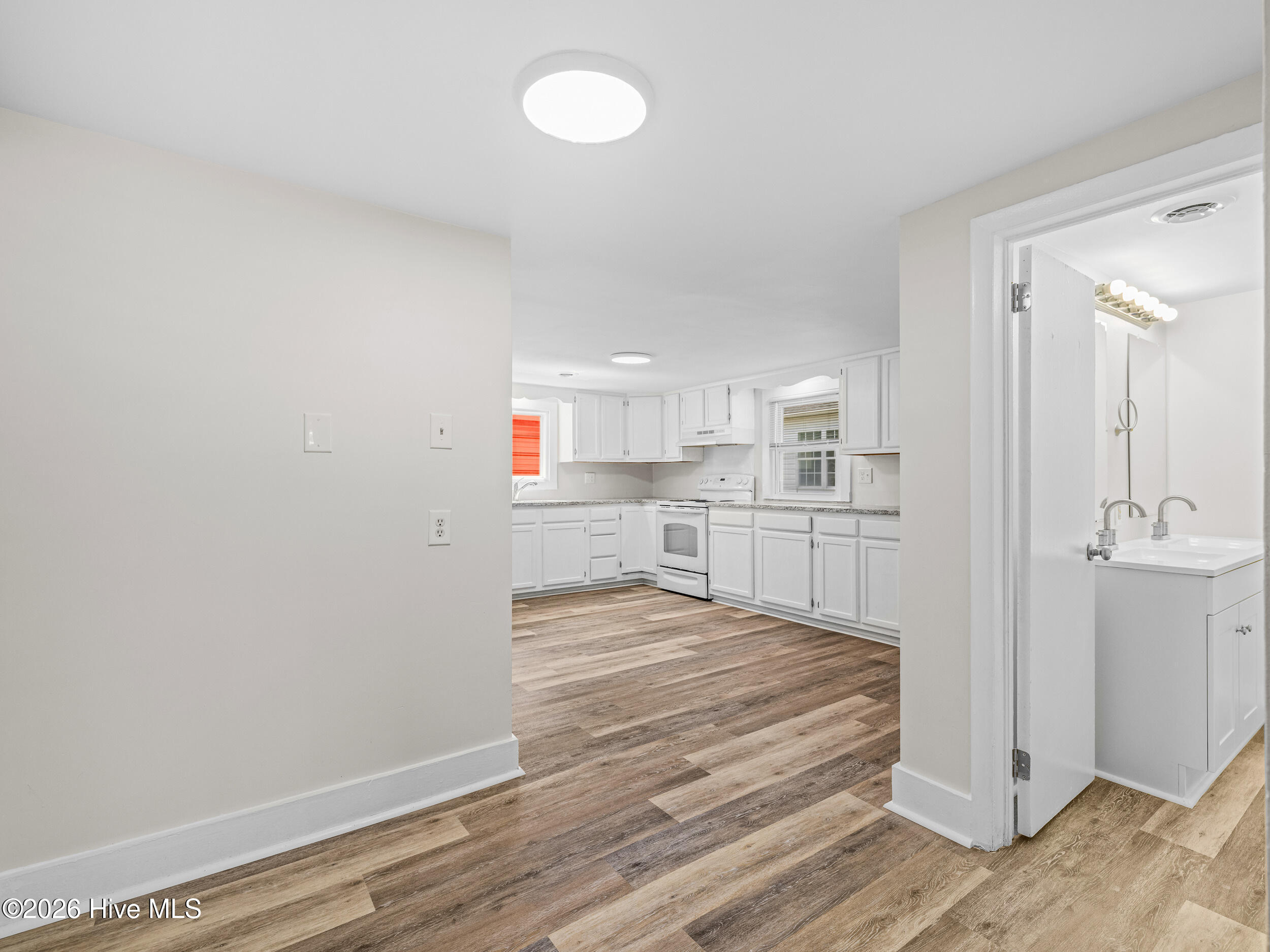 100569612 | Photo 12