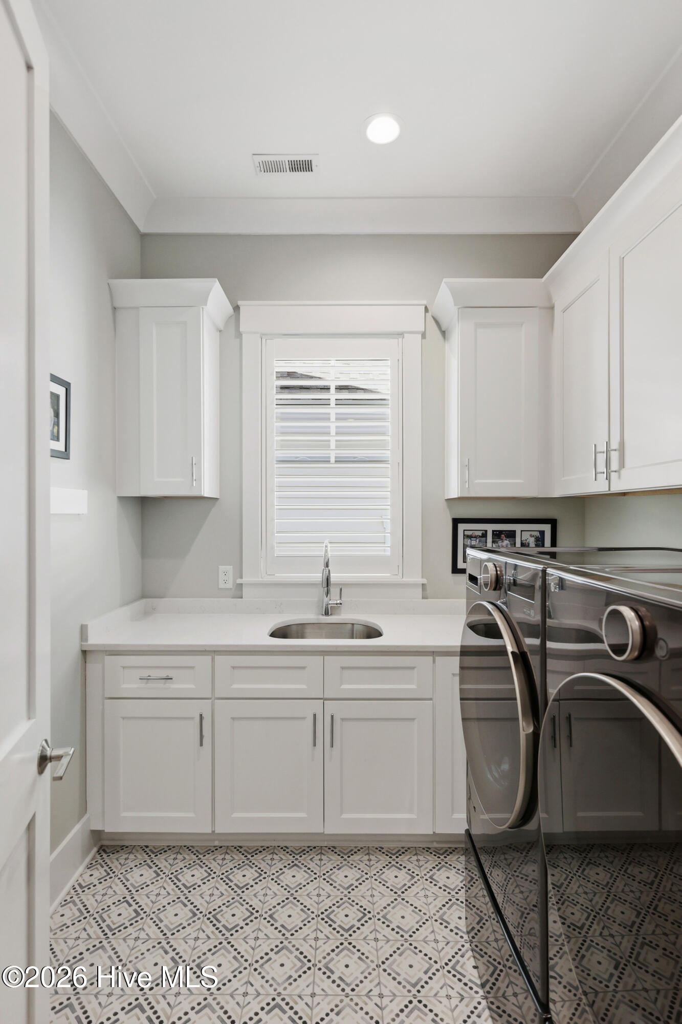 100558657 | Photo 40