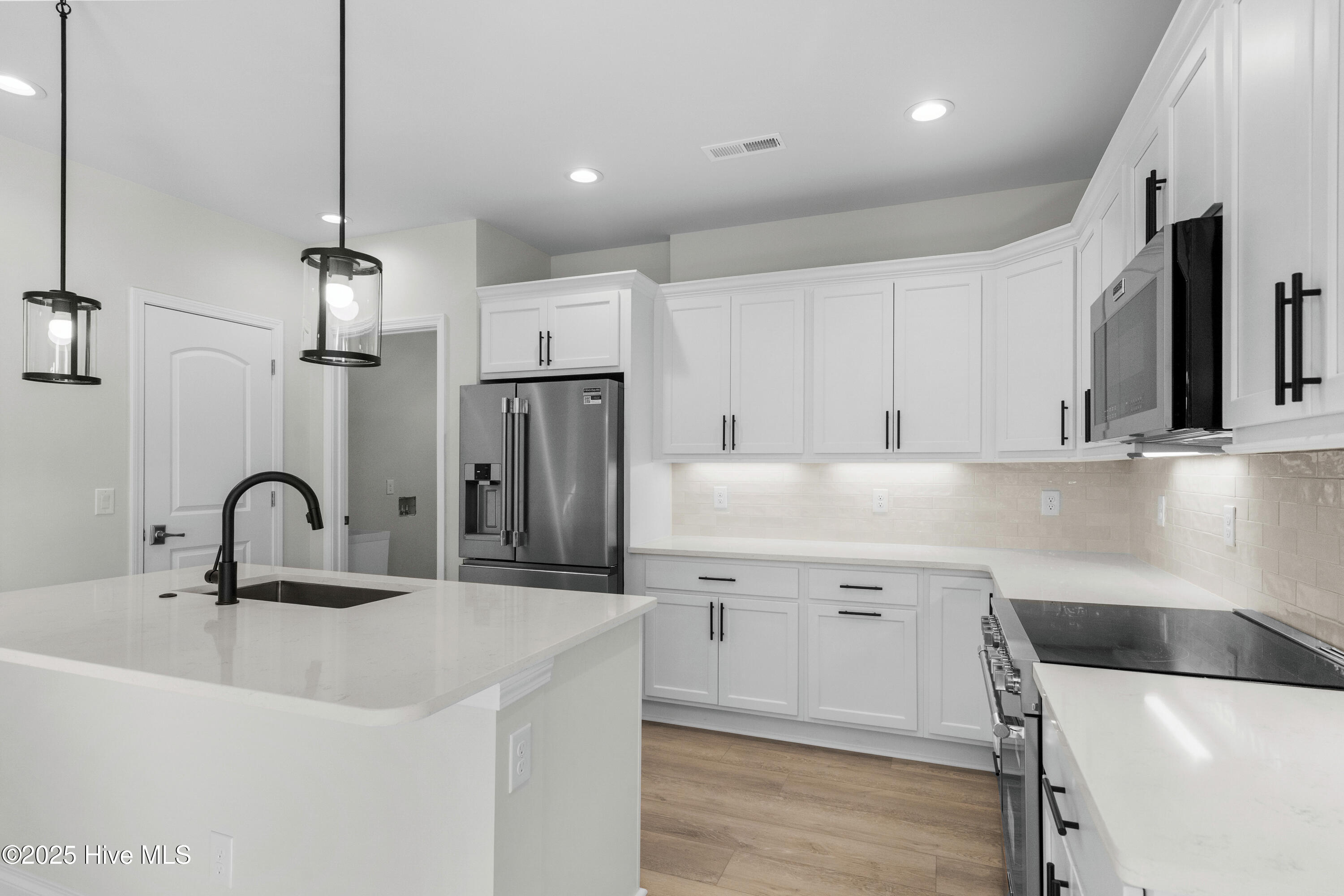 100487215 | Photo 18