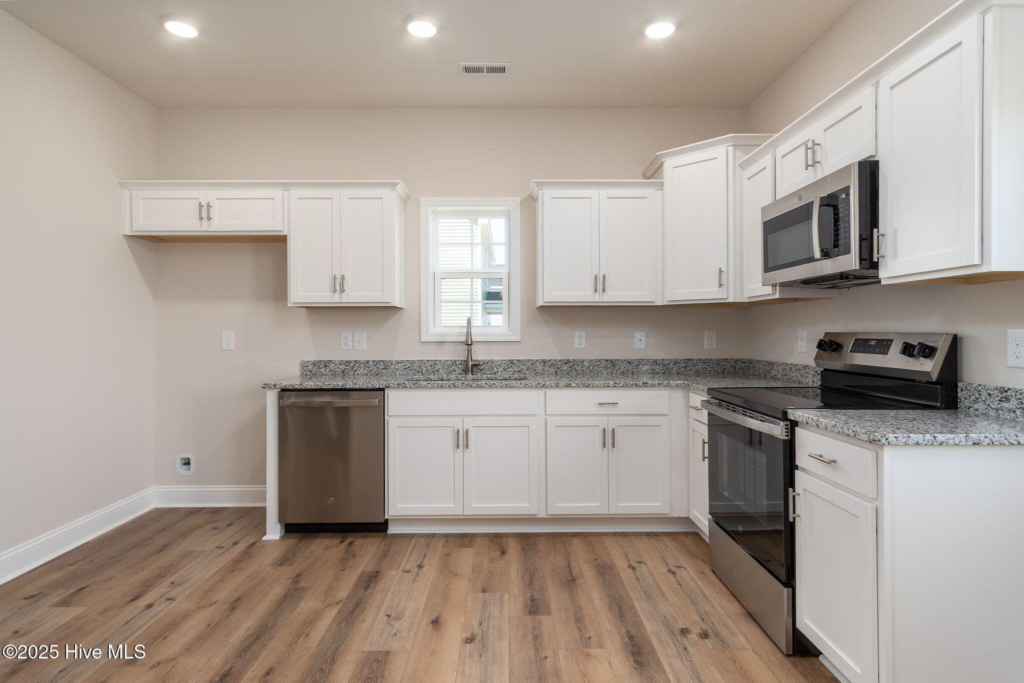 100496032 | Photo 16