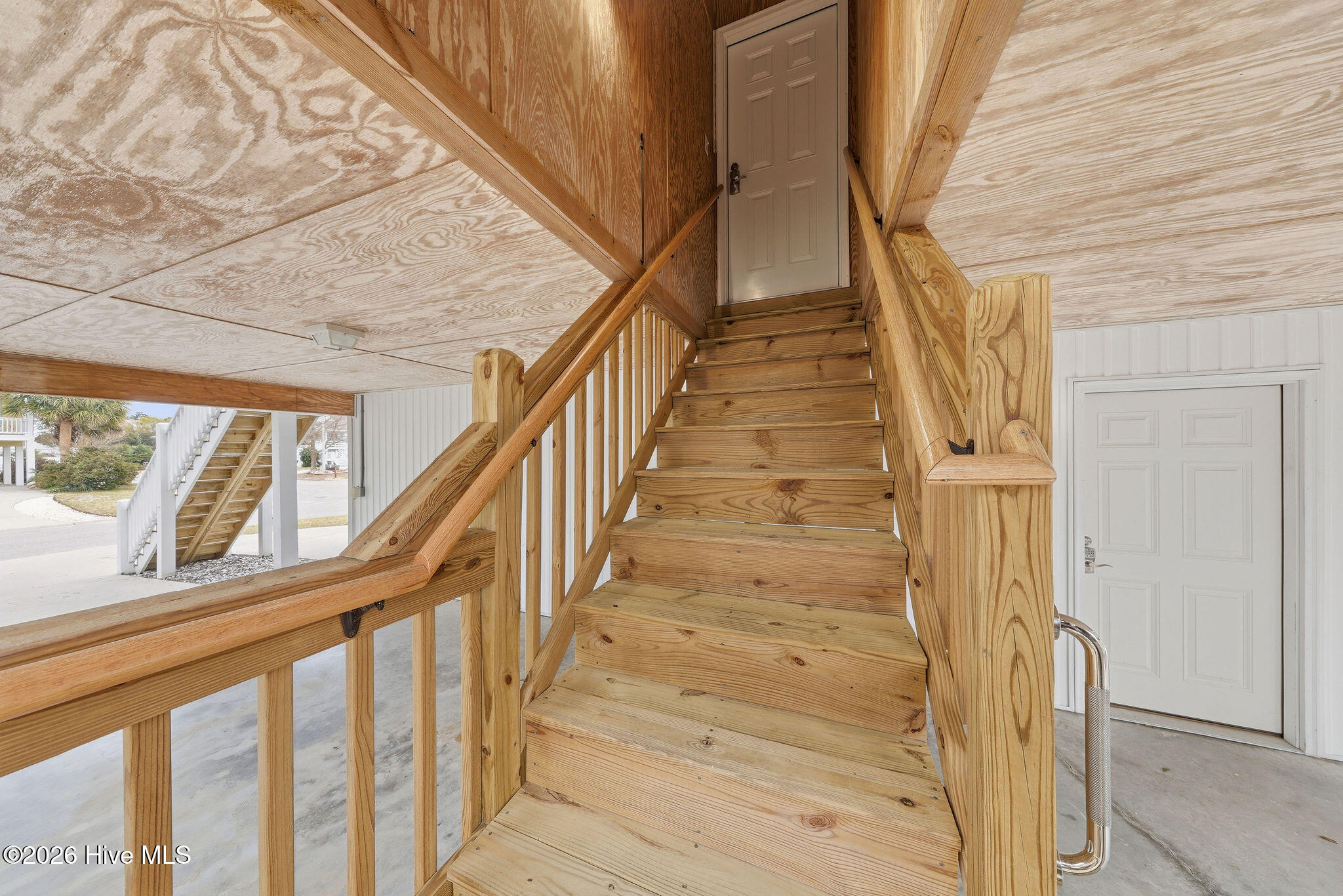 100562834 | Photo 14