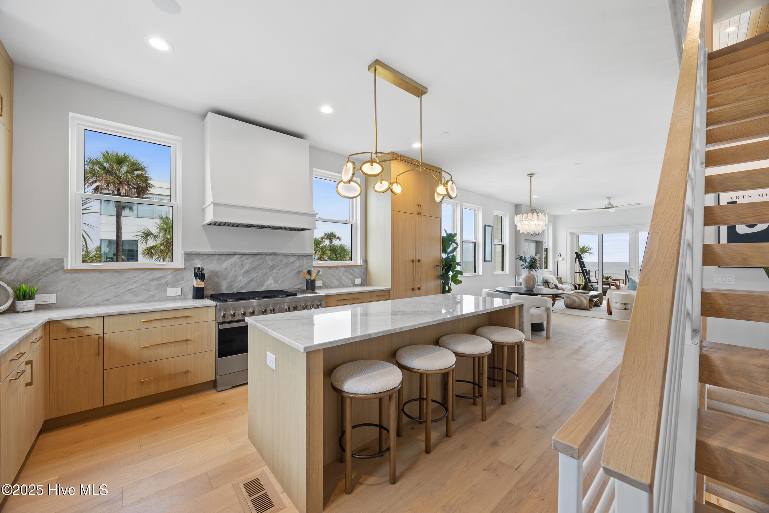 100537056 | Photo 10