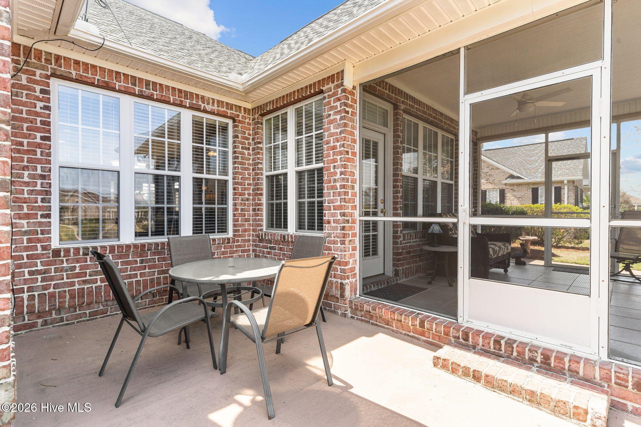 100562859 | Photo 33