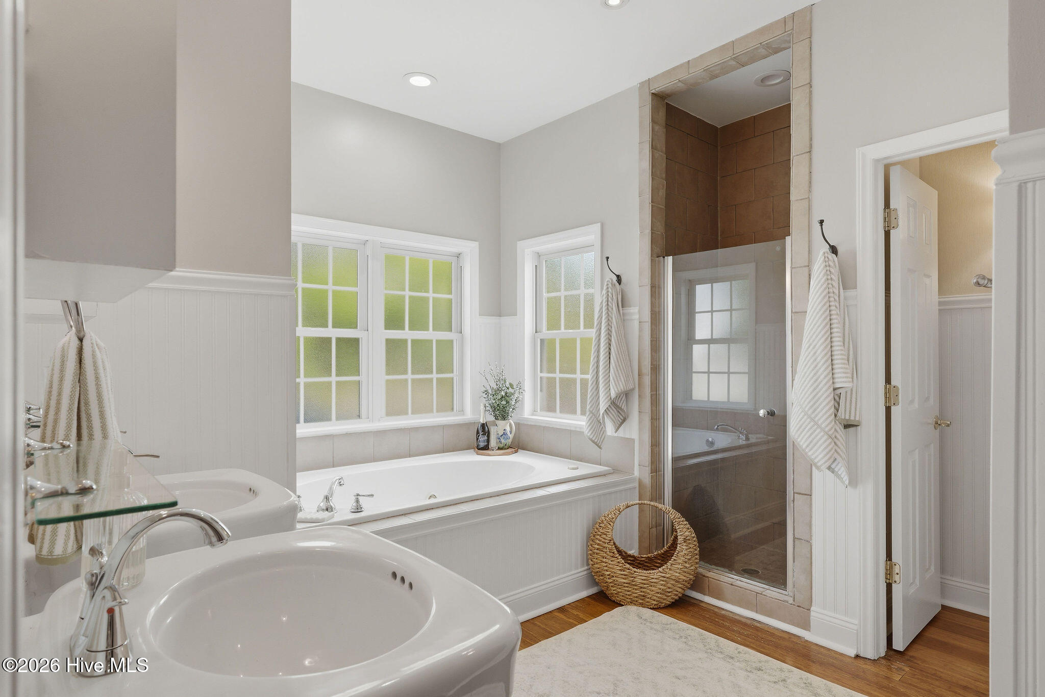 100565537 | Photo 60