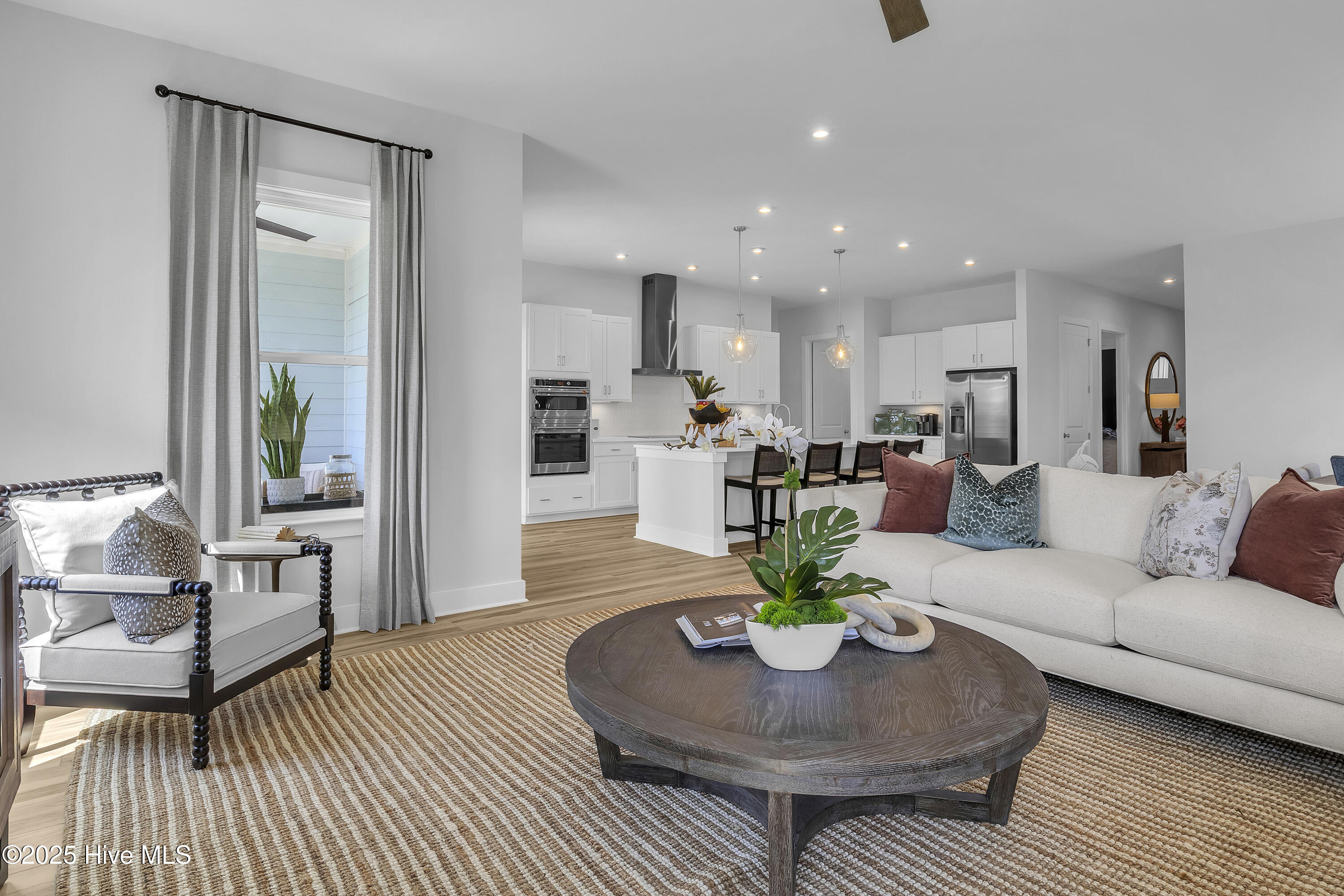 100533746 | Photo 18