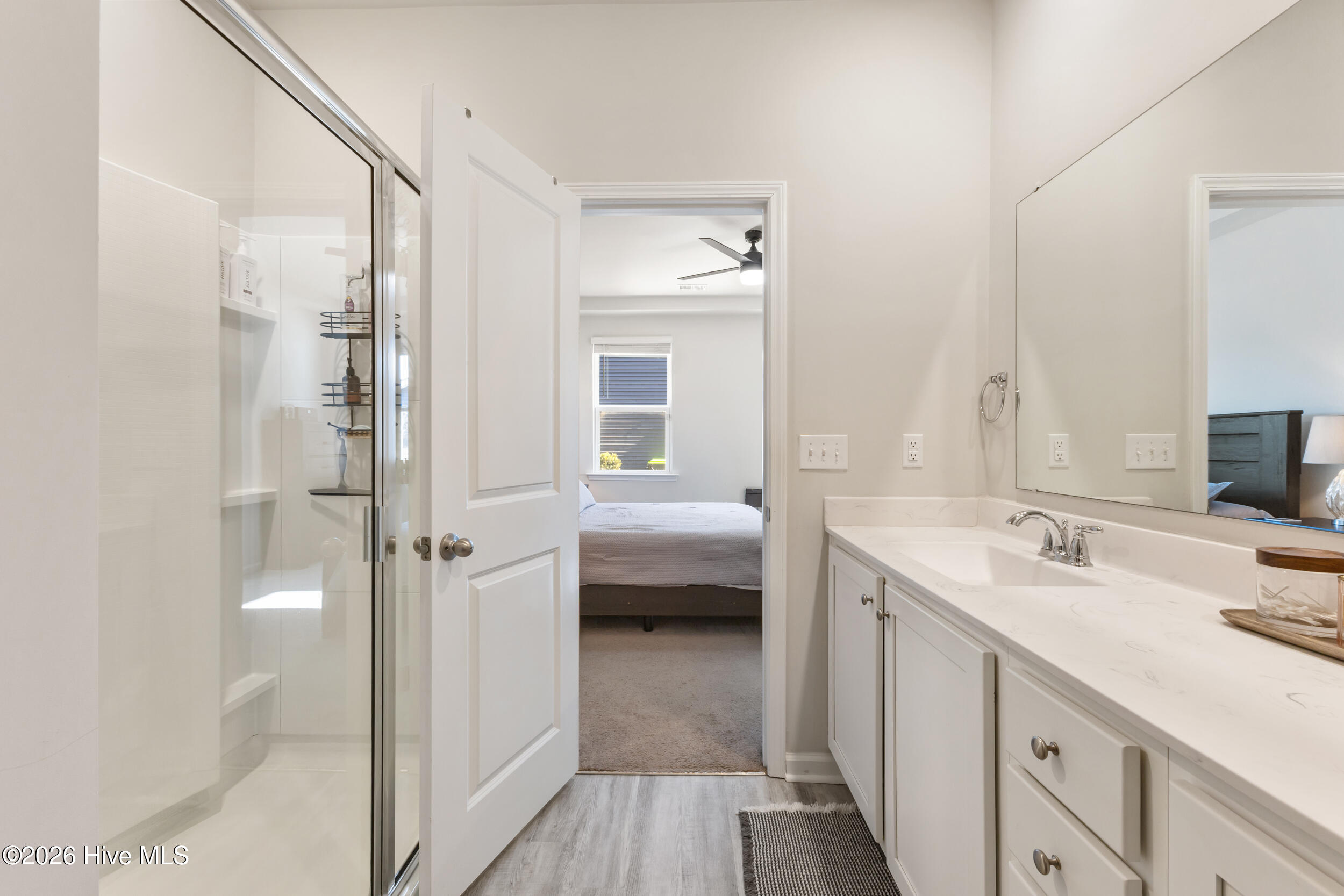 100553335 | Photo 16