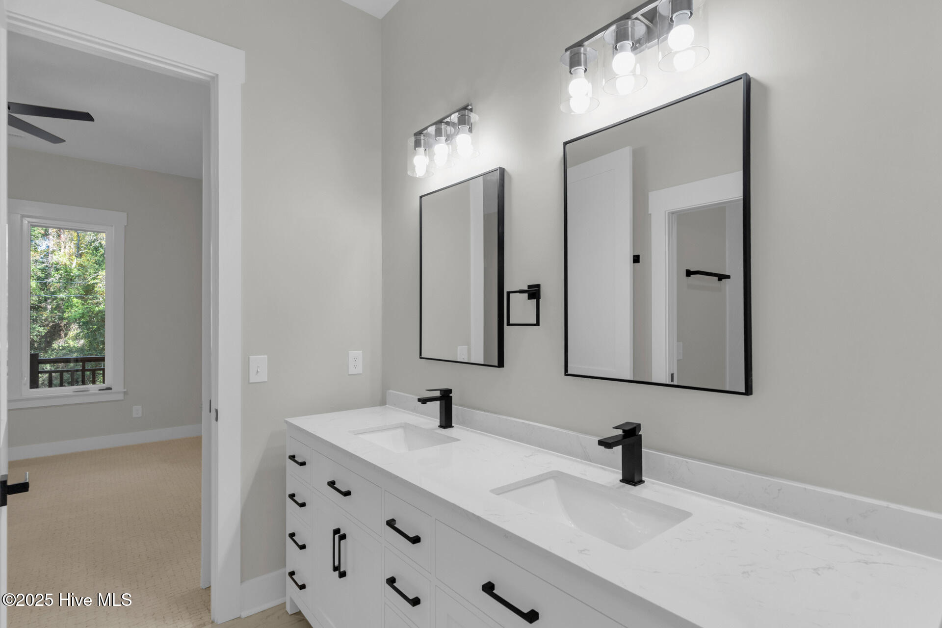 100539388 | Photo 52