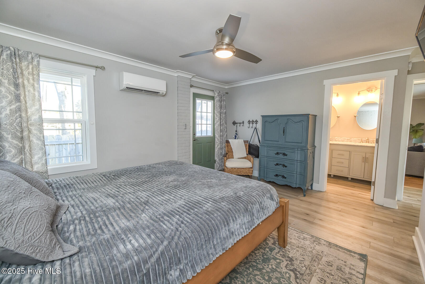 100545205 | Photo 49