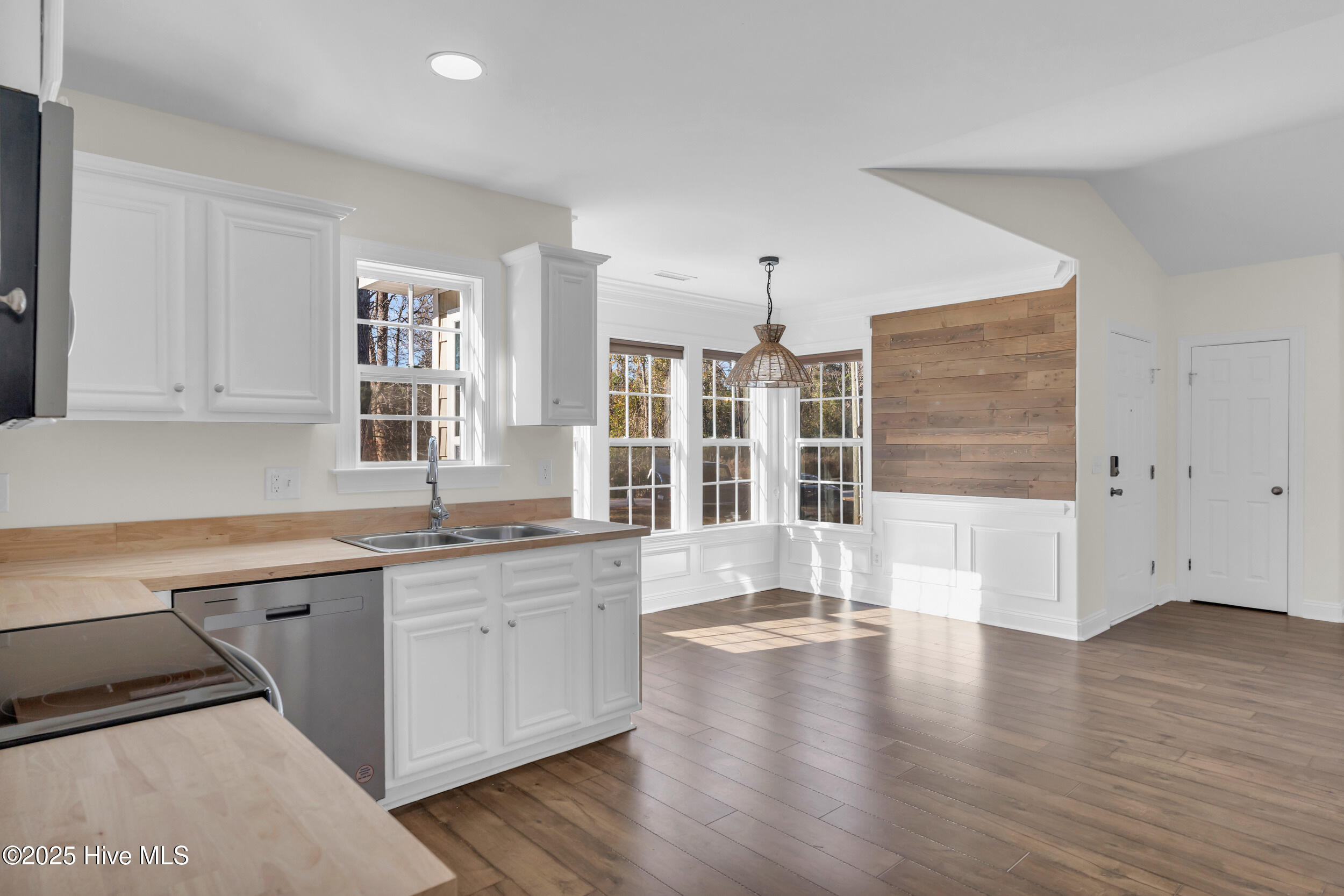 100546331 | Photo 11