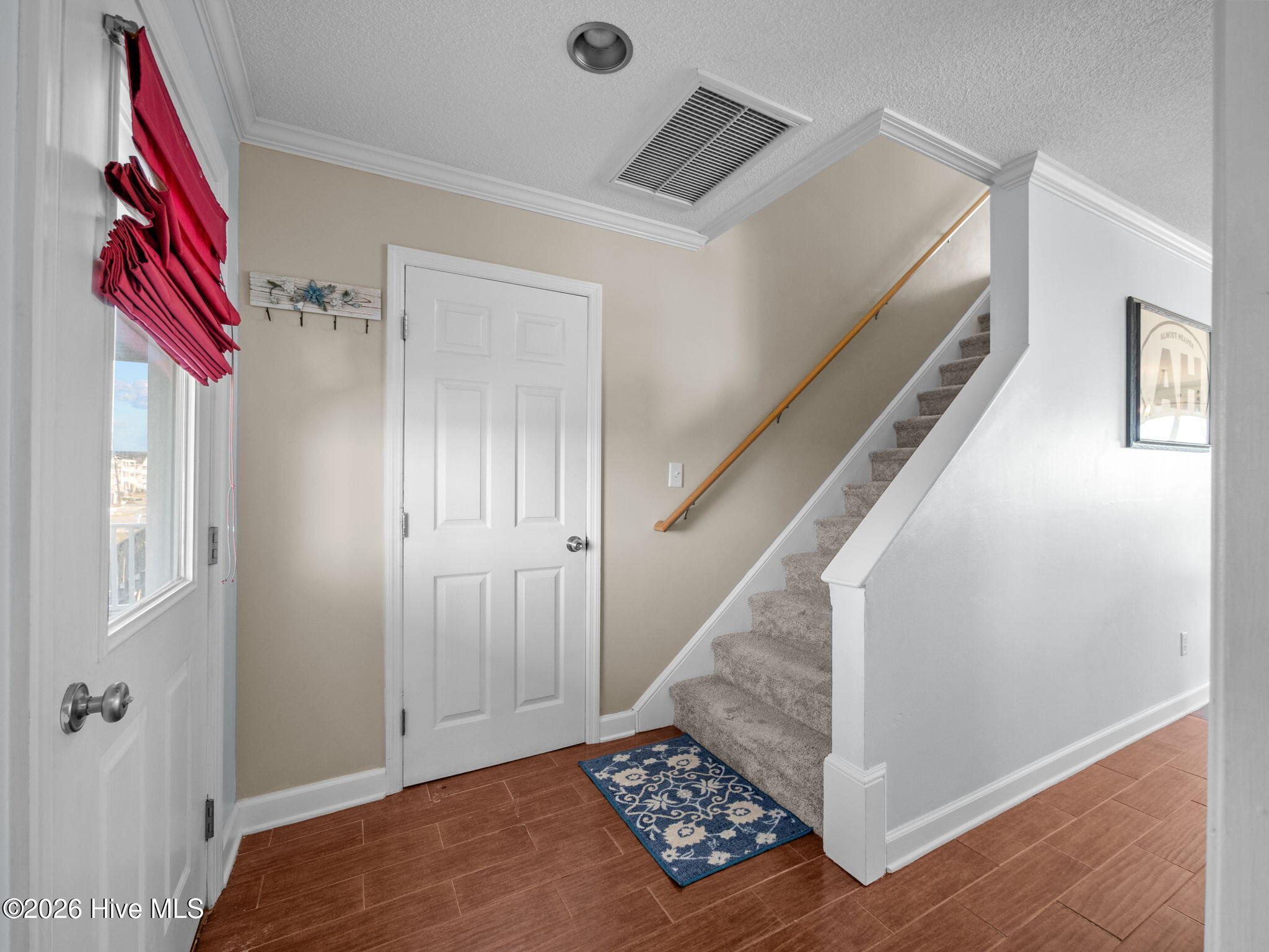 100567170 | Photo 31