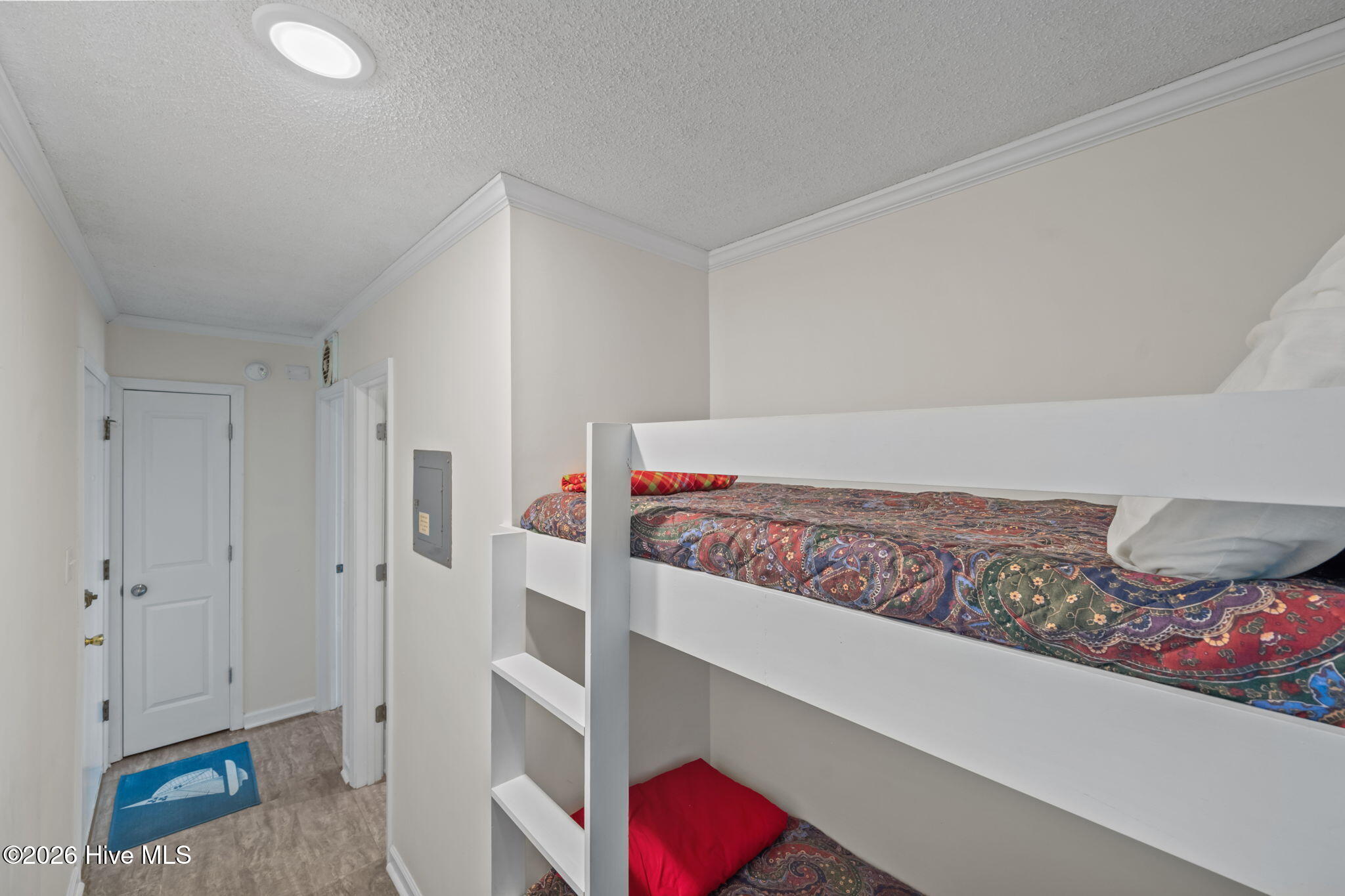 100563730 | Photo 12