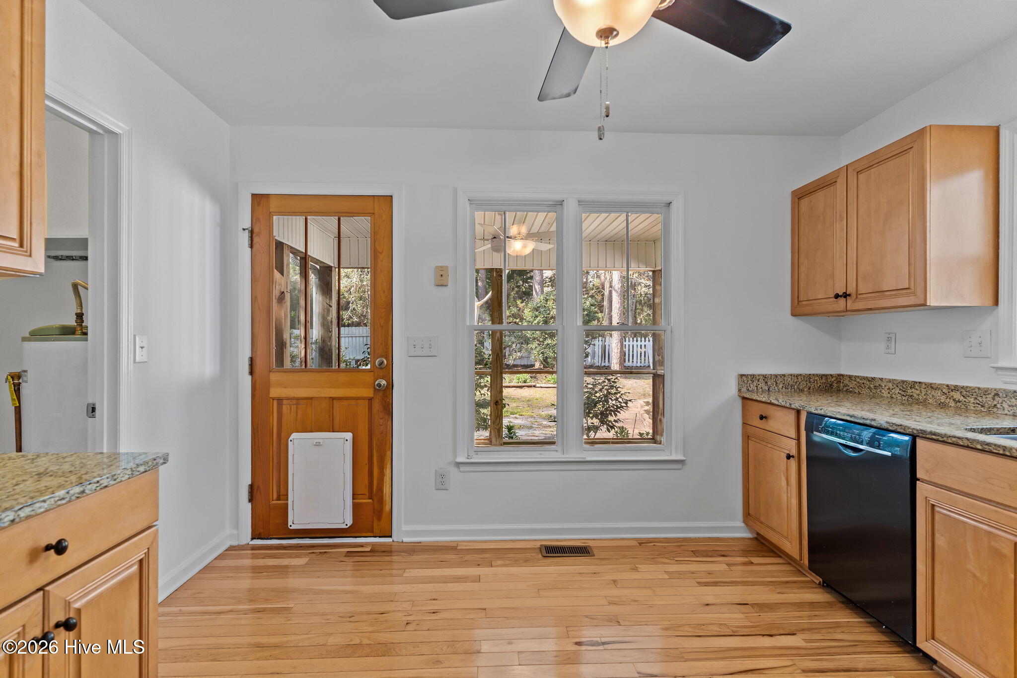 100562796 | Photo 17