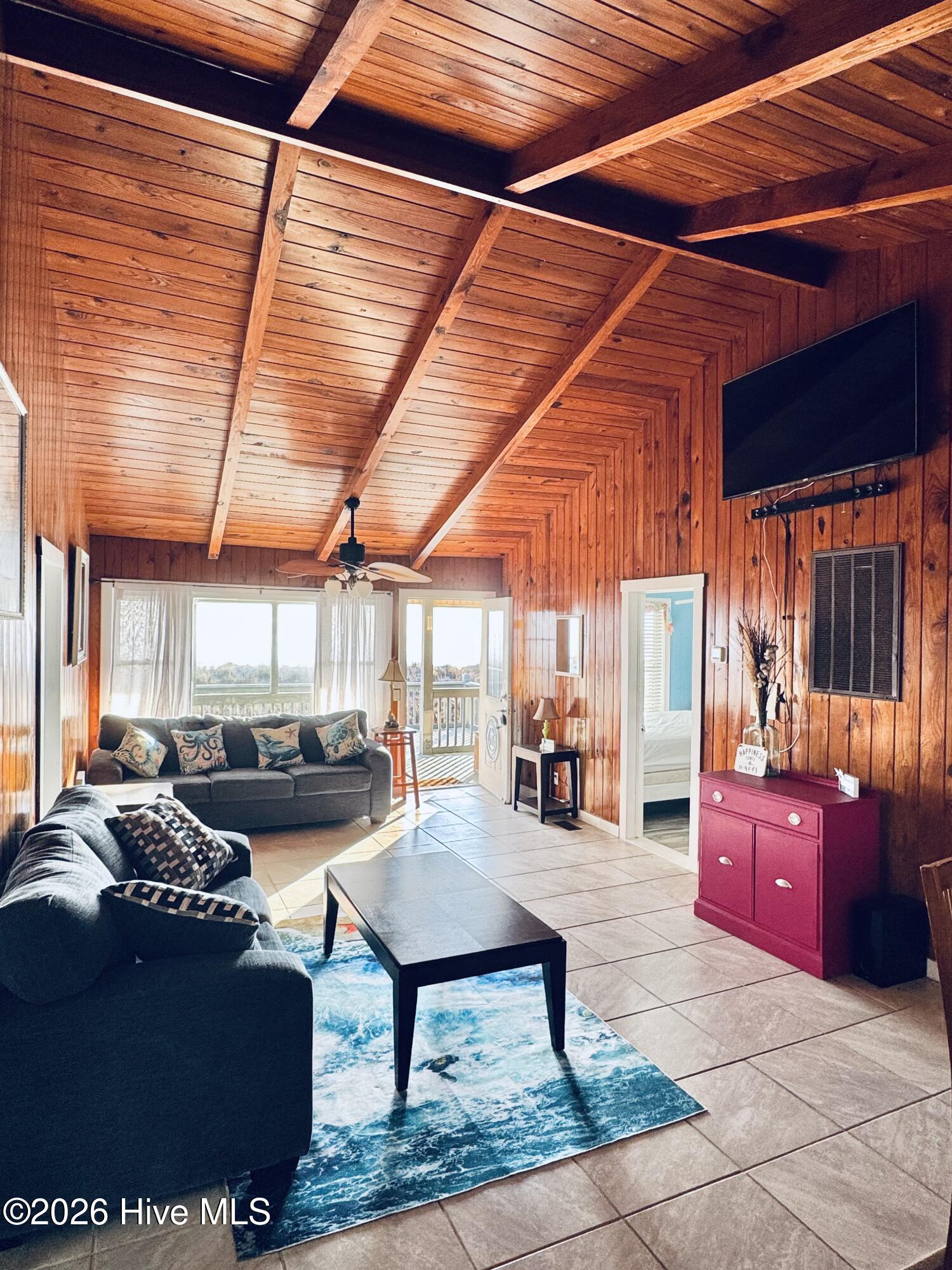 100548859 | Photo 27