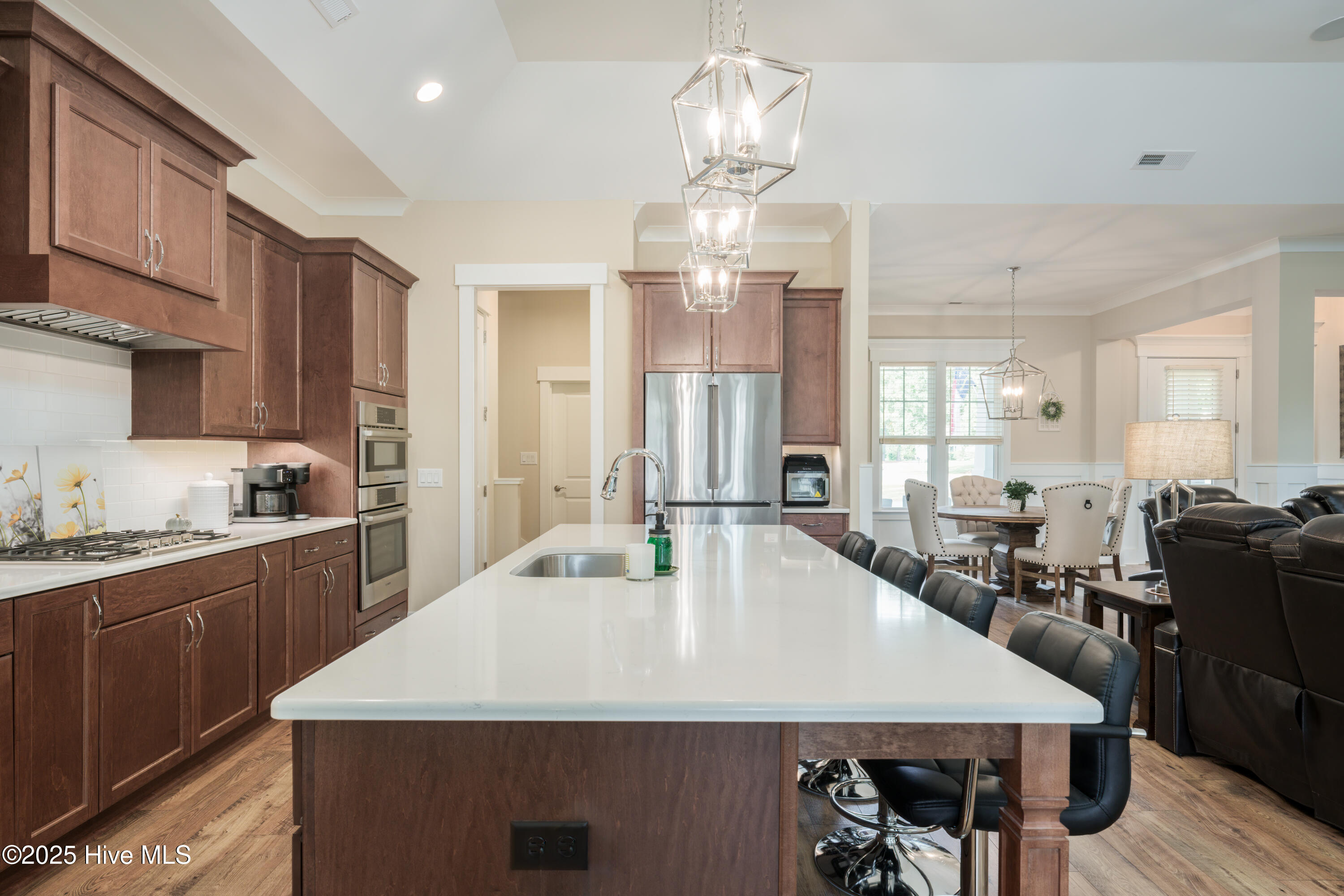 100537850 | Photo 18