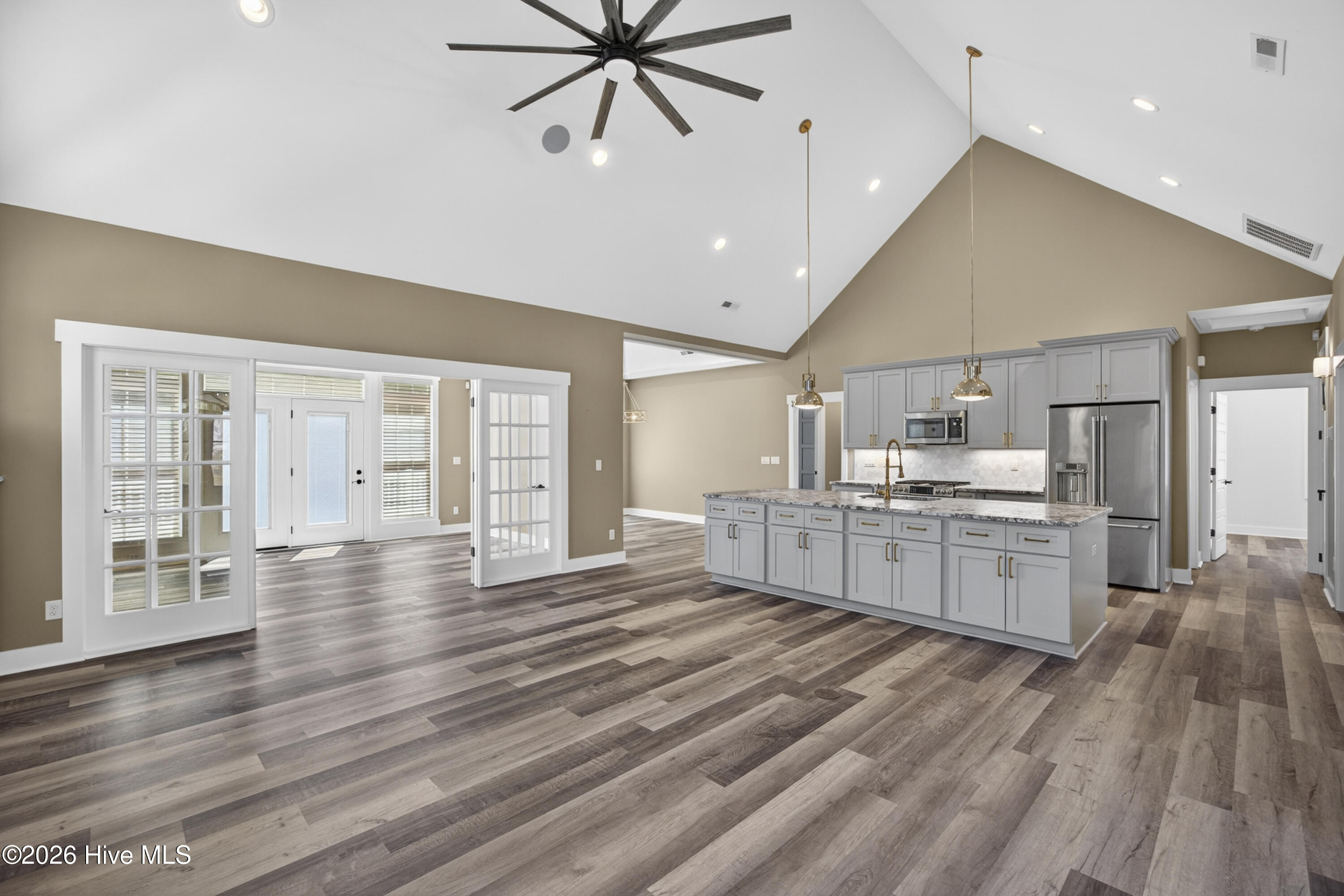 100569496 | Photo 10