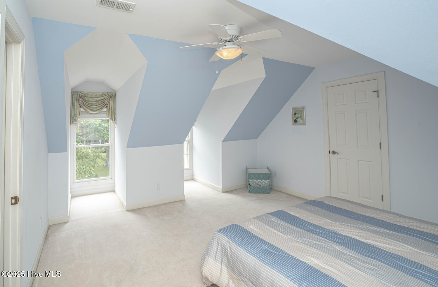 100510807 | Photo 51