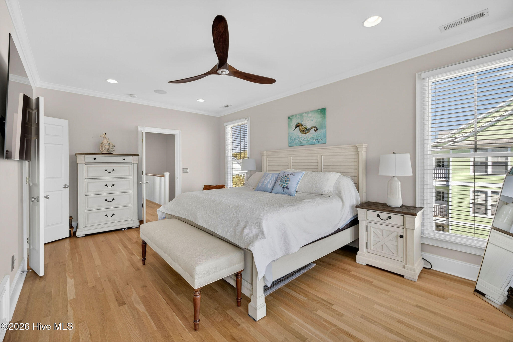 100562225 | Photo 34