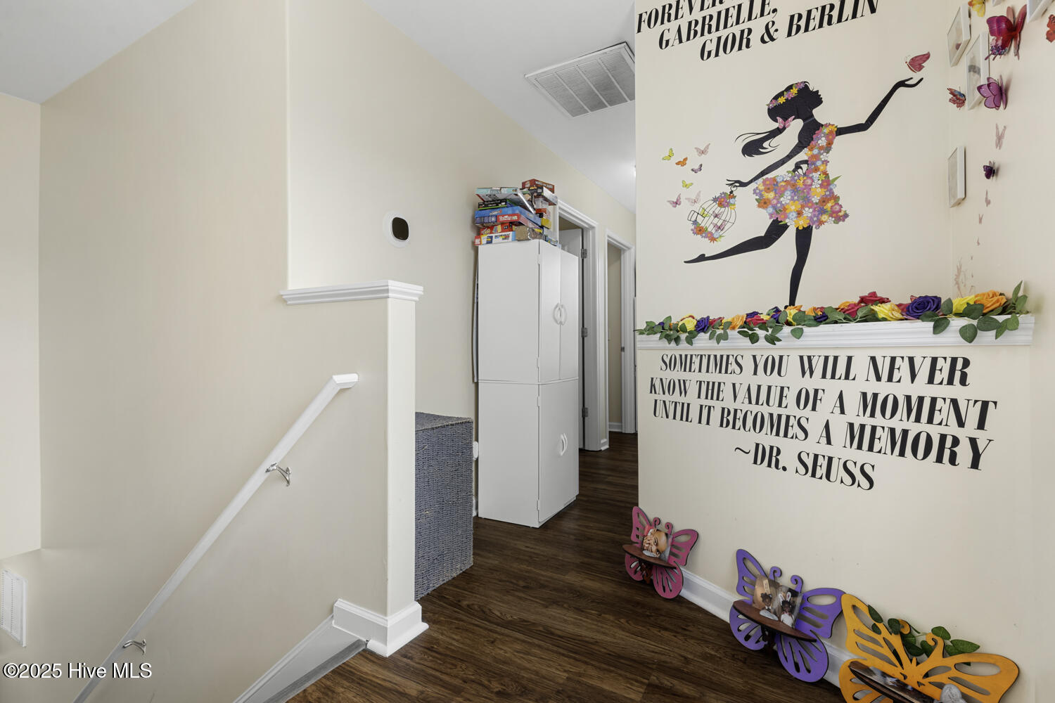 100530118 | Photo 16