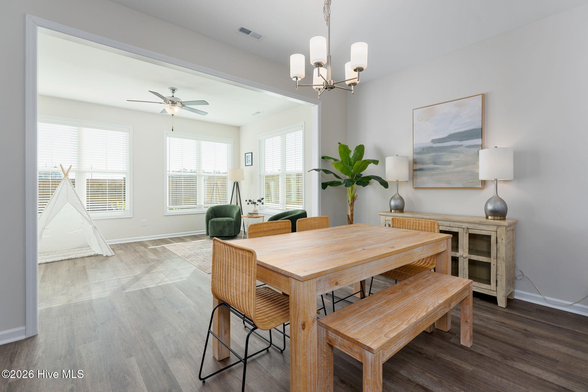 100561405 | Photo 11