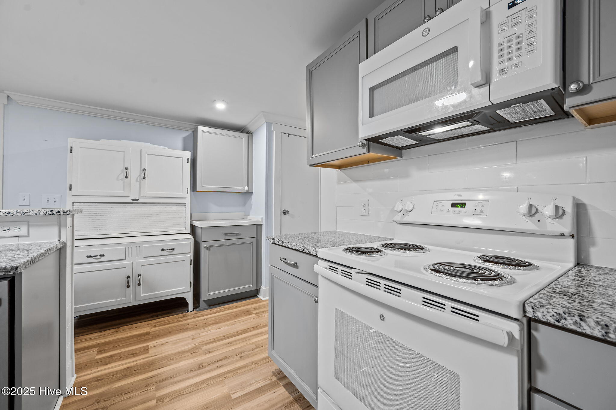 100540972 | Photo 14